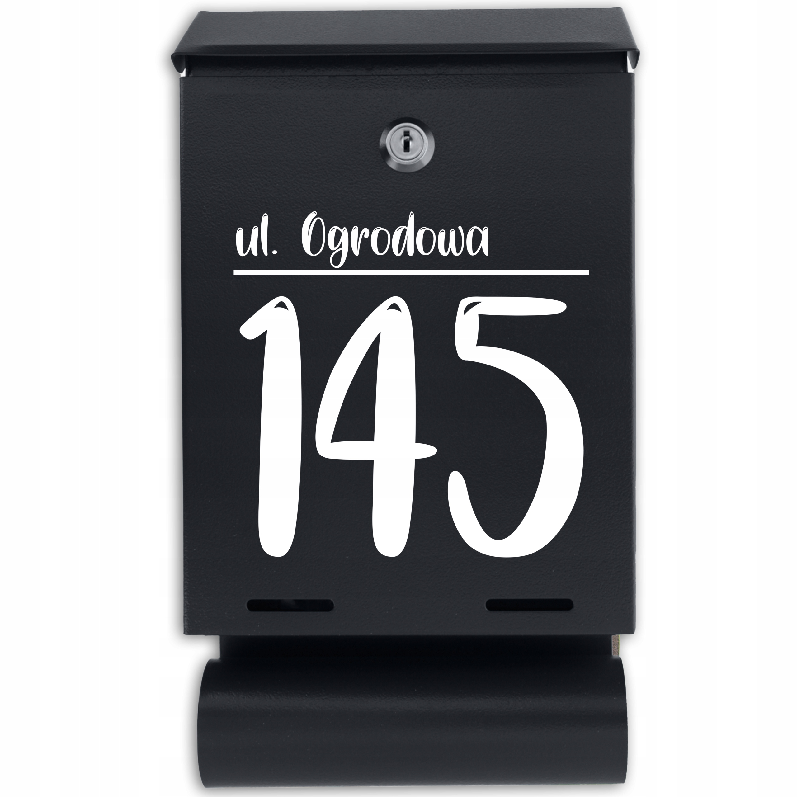 Matná černá poštovní schránka s tubusem, personalizované číslo domu na branku – různé vzory