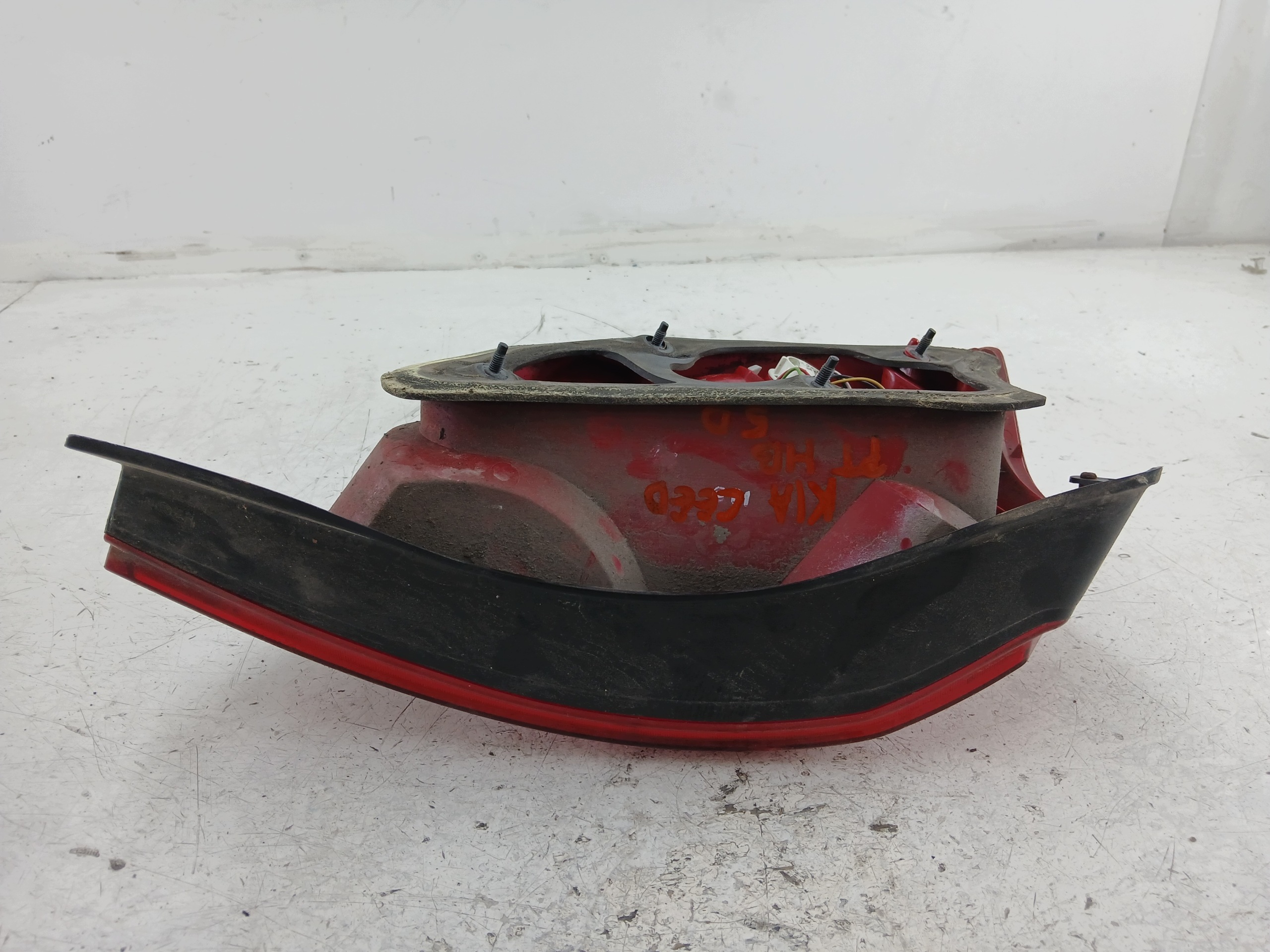 KIA CEED and HB light right rear part