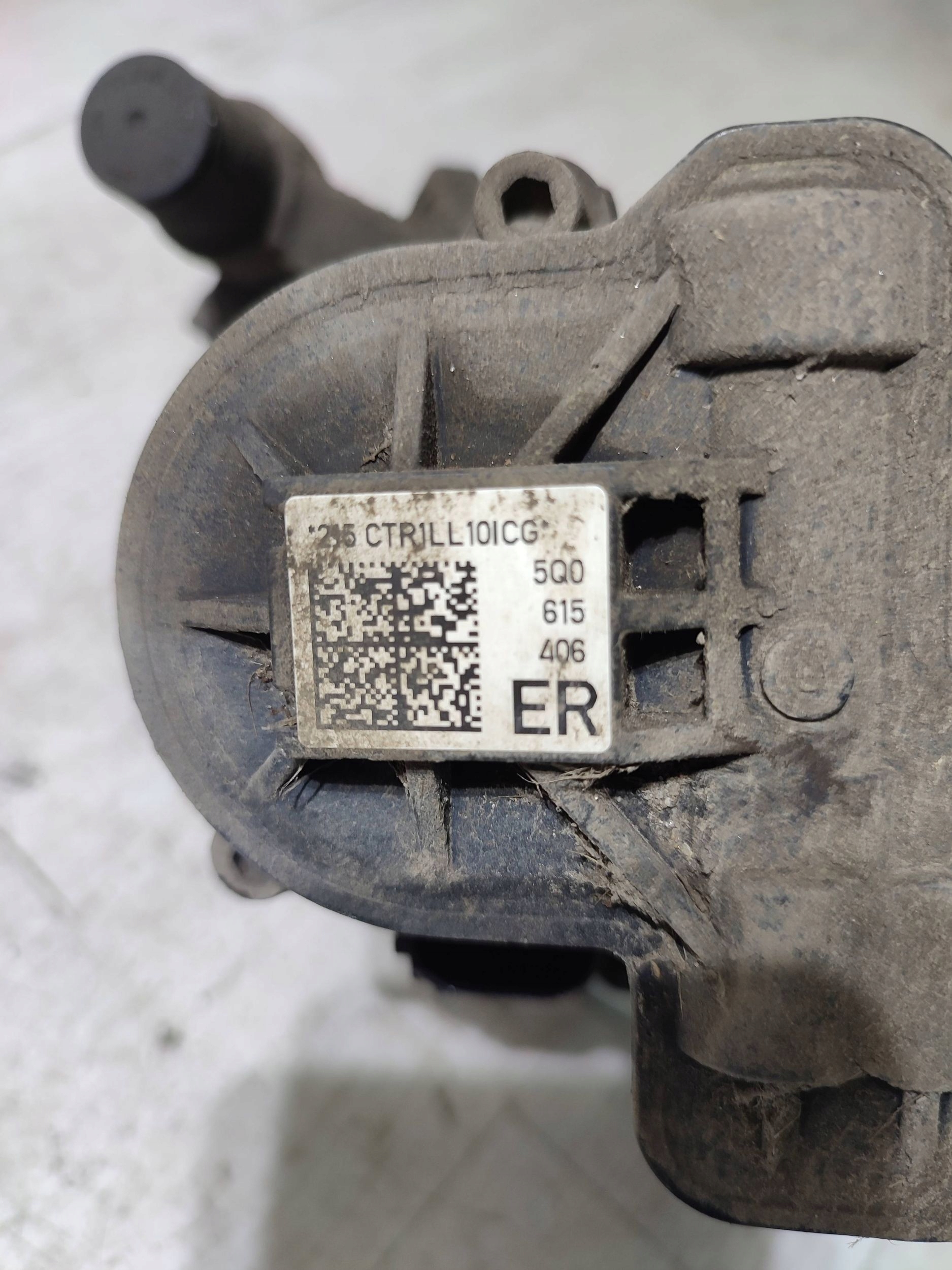 Volkswagen Touran III 20r 5TA rear part side right caliper