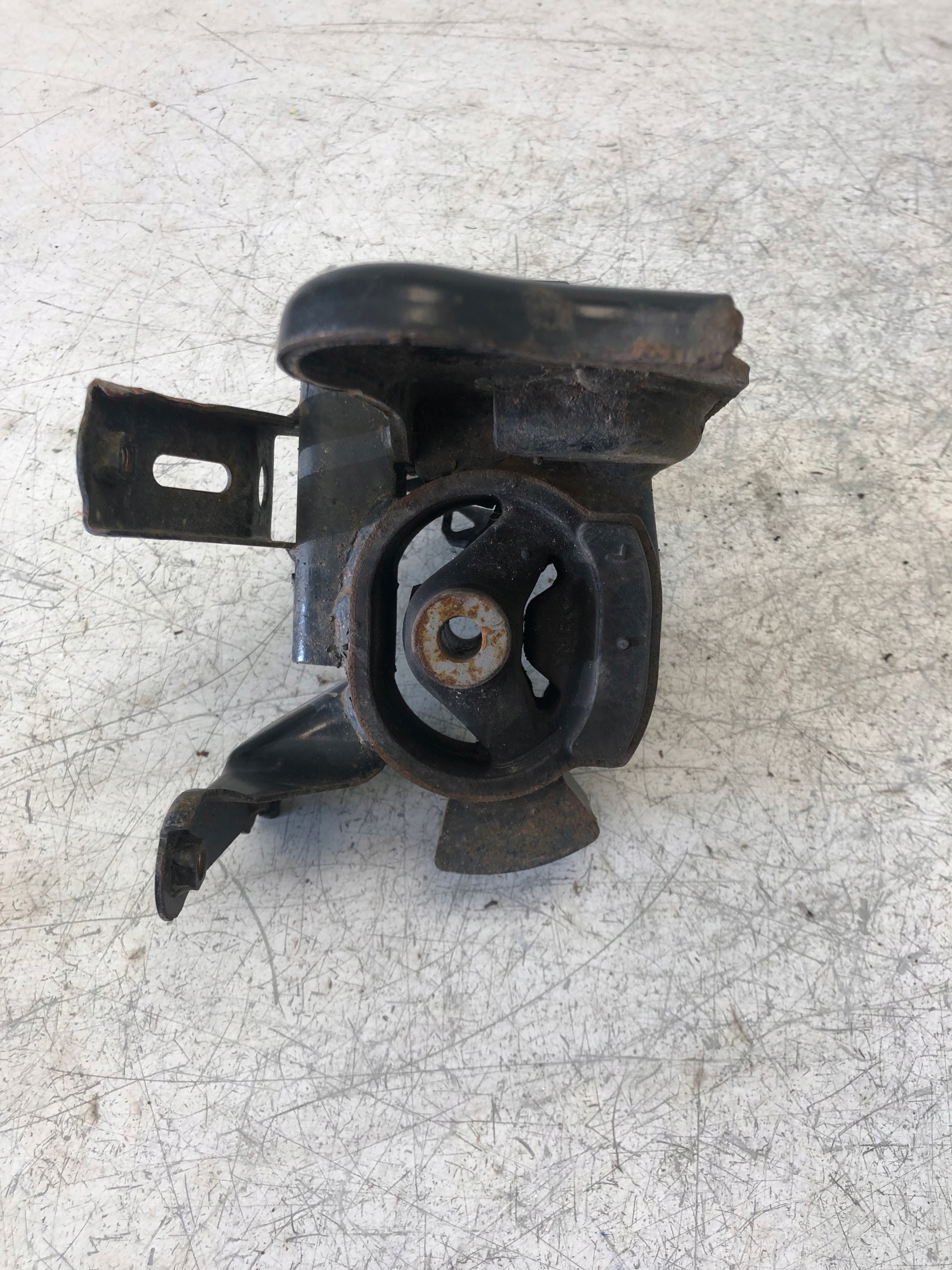 engine mount TOYOTA AURIS and