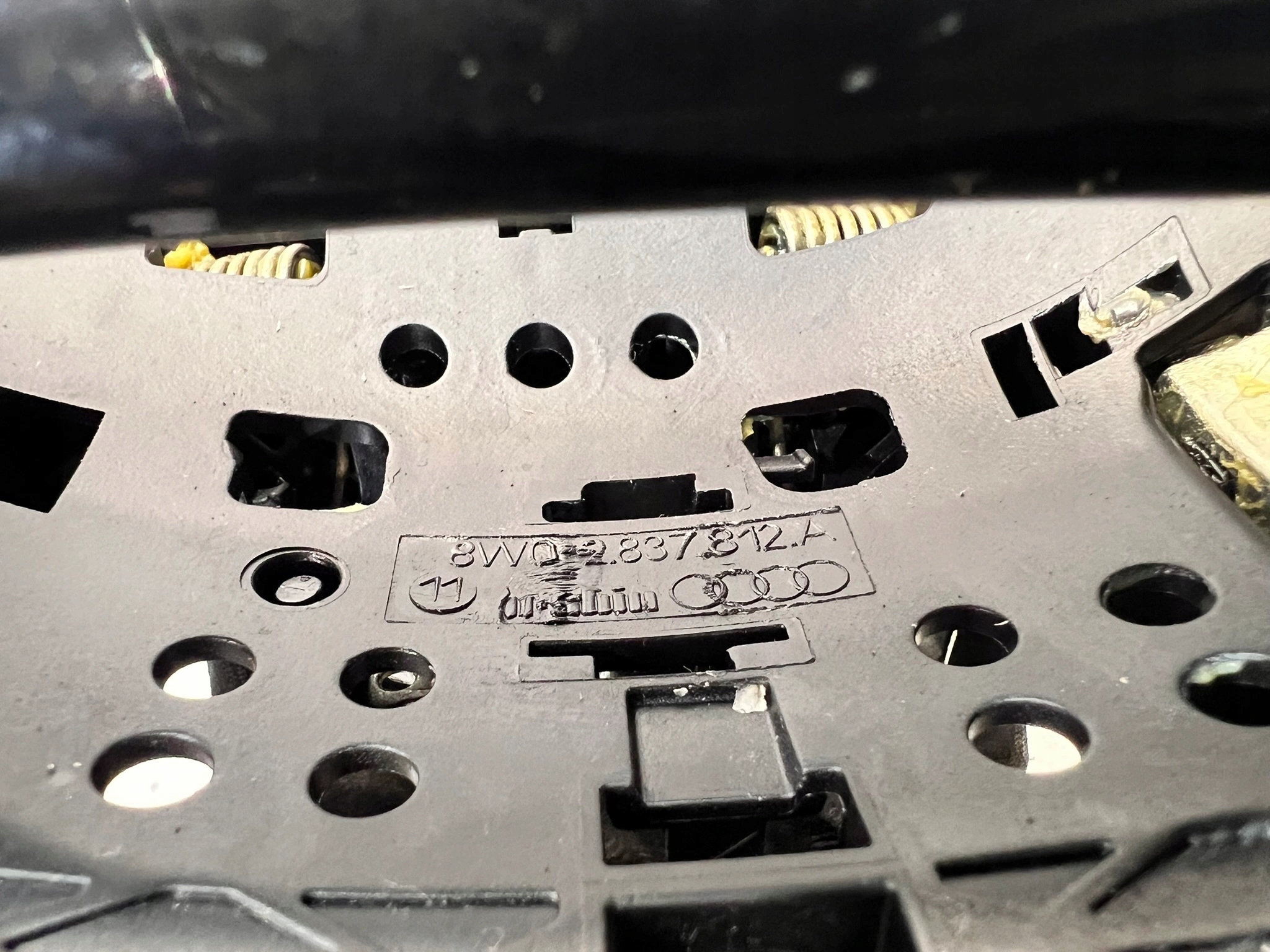 Türgriff Tür rechts vorne oder heck LED AUDI A4 B9 A5 8W 8W0837812A LY9B