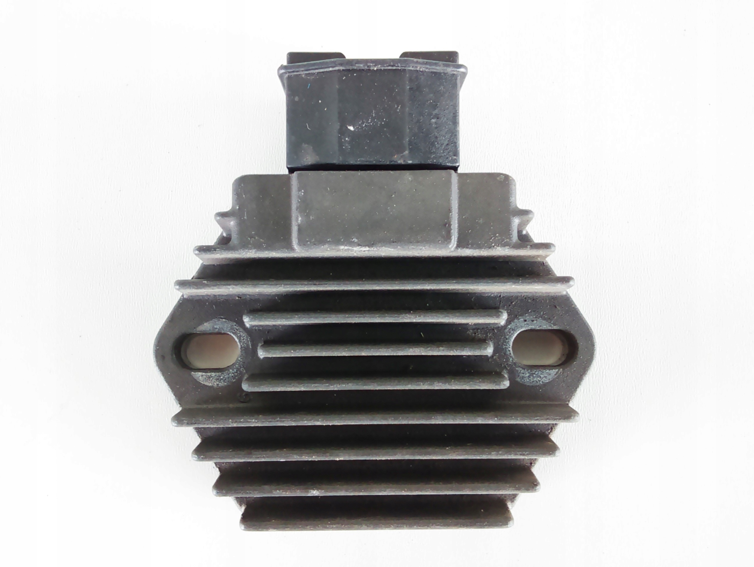123457802 - HONDA CBF 500 регулятор напряжения