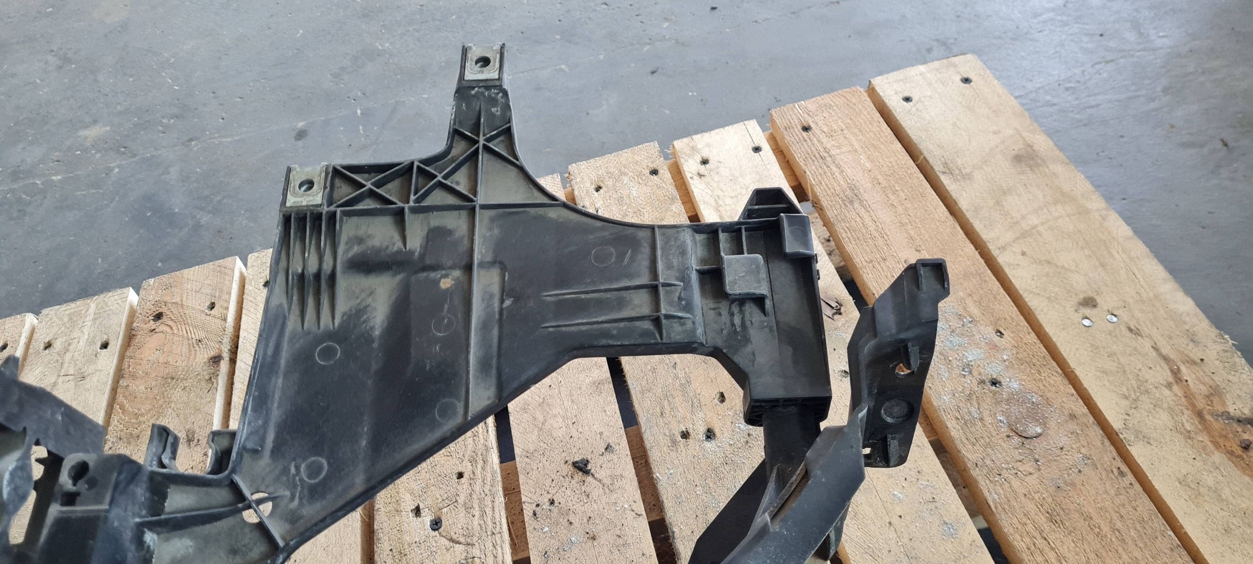A5 8T LIFT S5 support bracket holder lights left front 8T0805607L