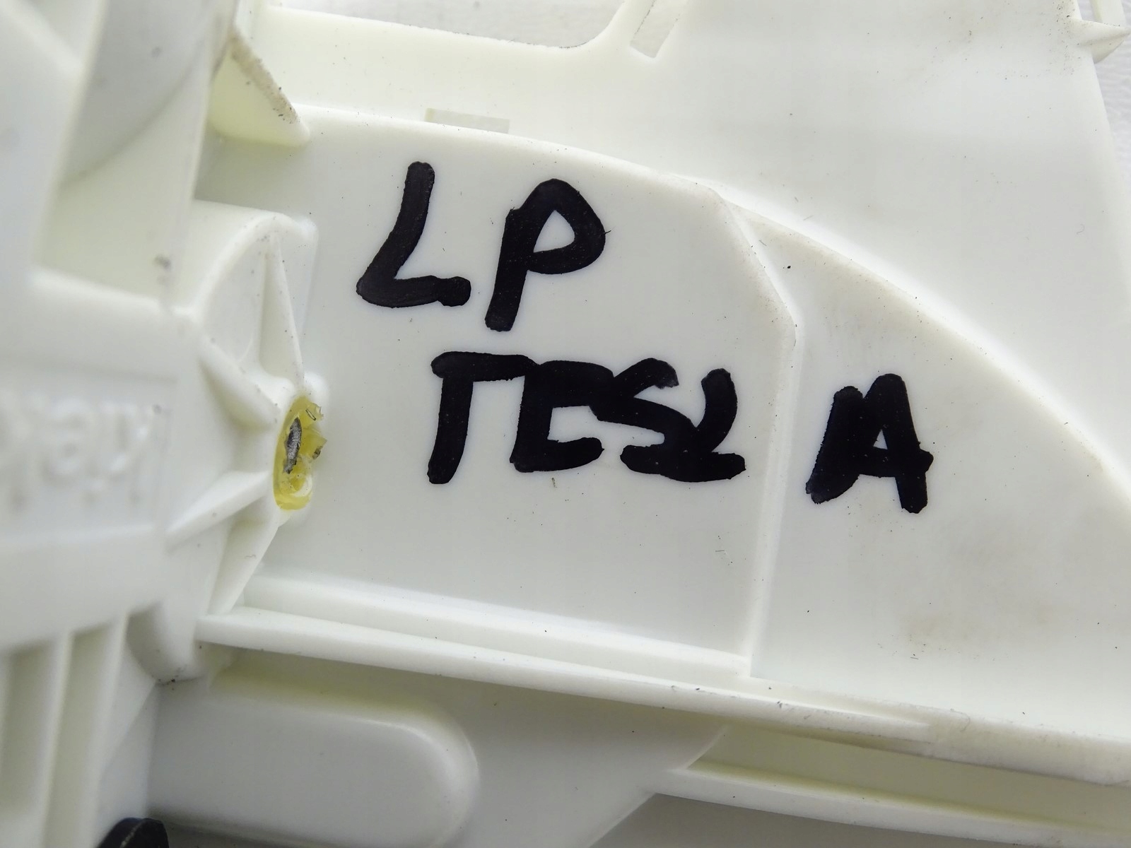lock door left front TESLA MODEL 3 1500672-00-A