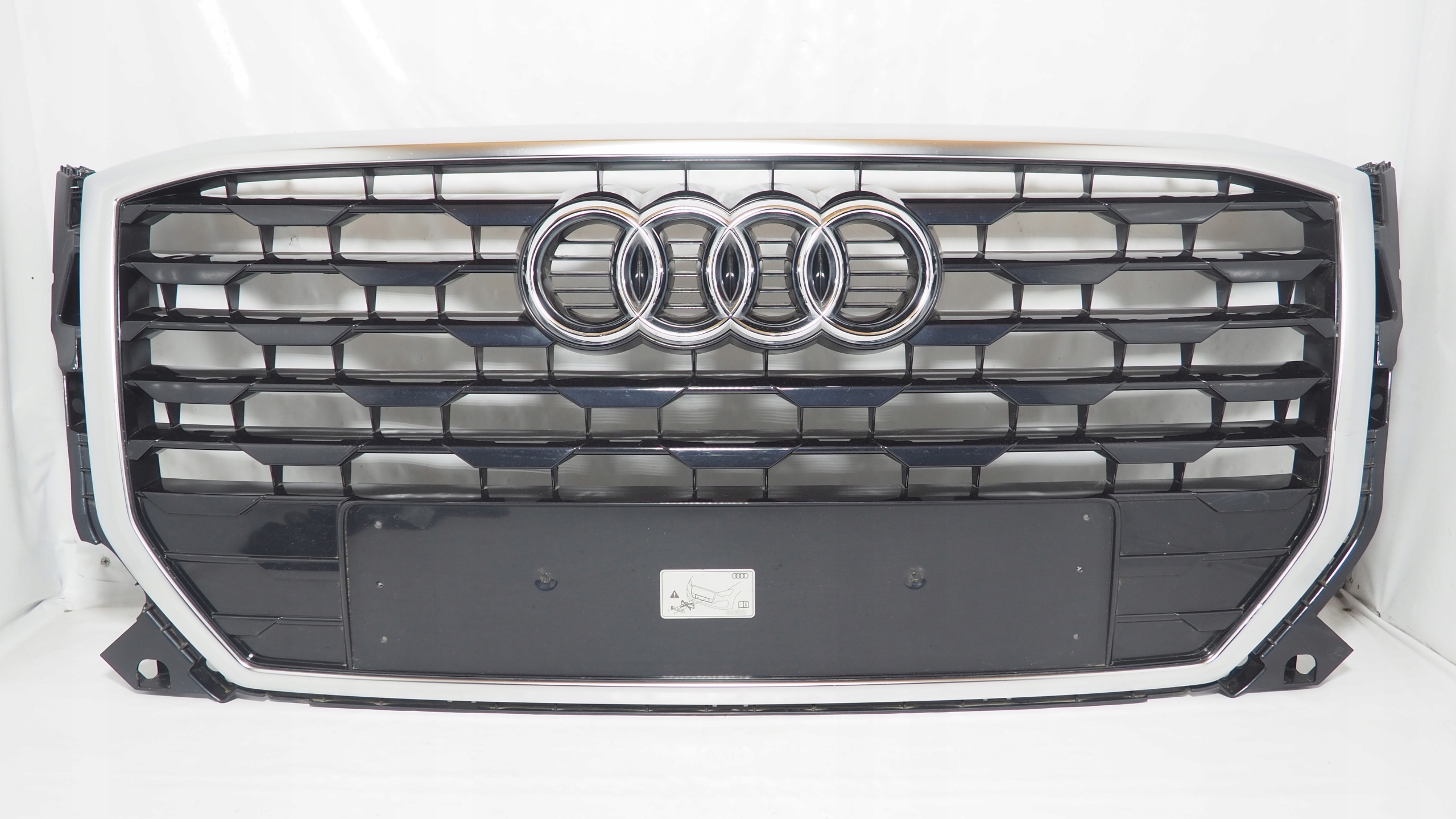 Audi Q2 grill grille radiator 81A853651