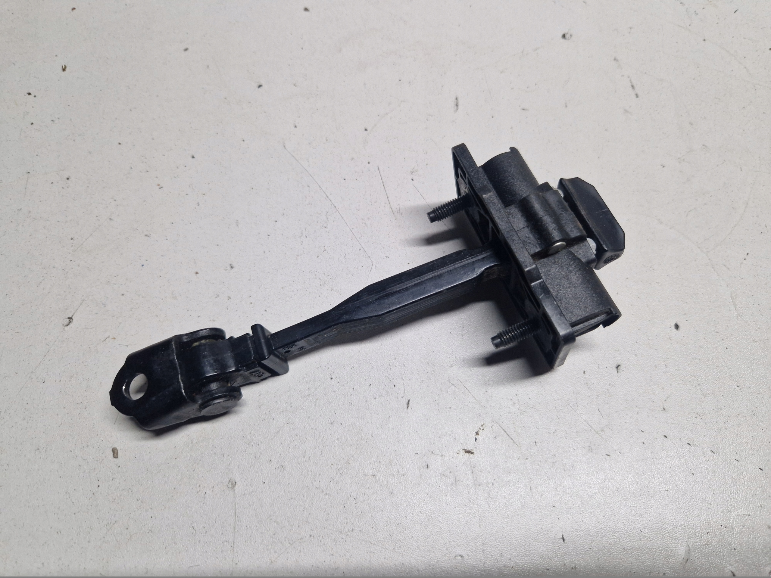 PEUGEOT 208 II limiter door