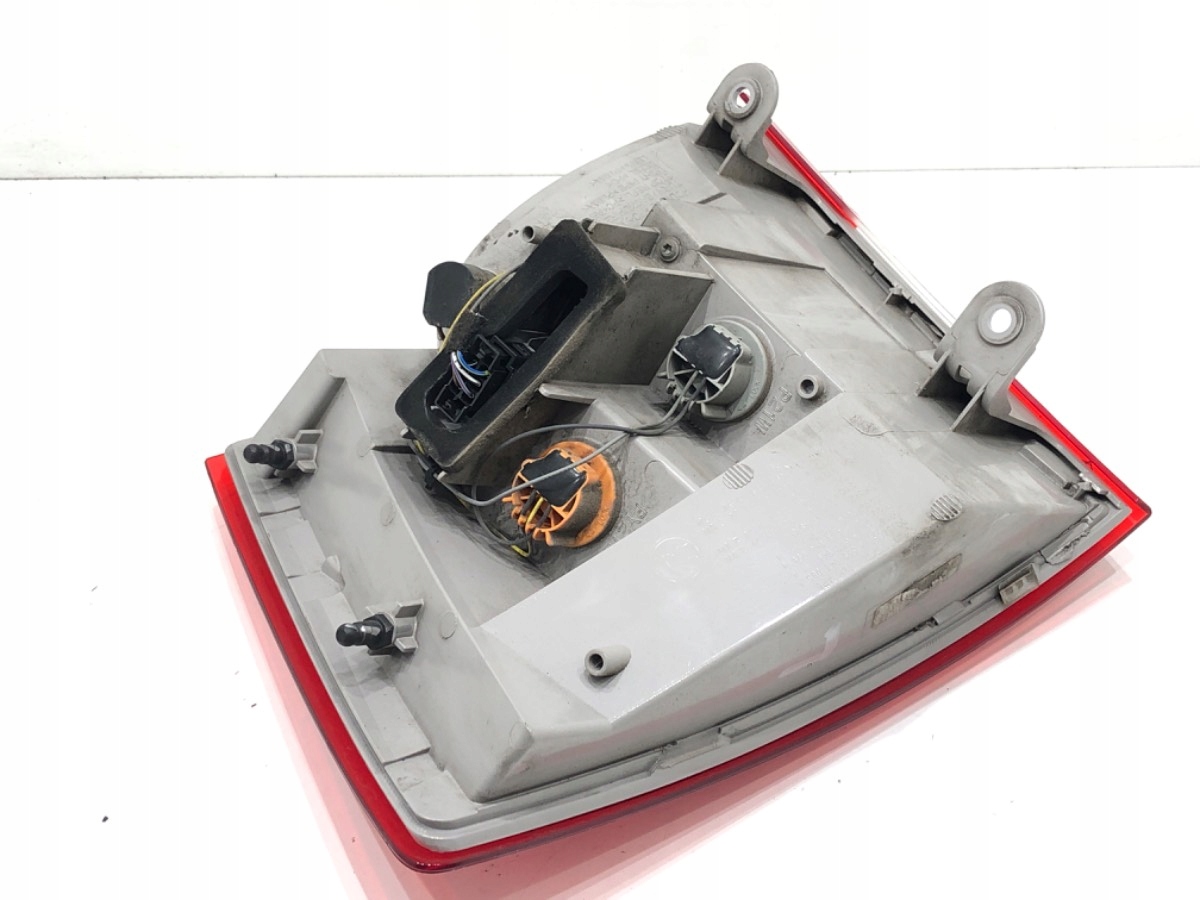 LAMPA LEWY TYŁ SKODA OCTAVIA III 5E9945095B Kombi Producent części OEM