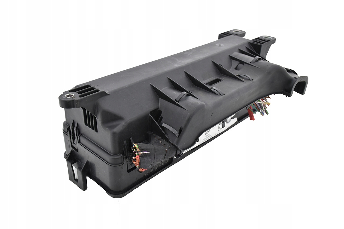 SKRZYNKA BEZPIECZNIKOW LAND ROVER SPORT 58L711F03