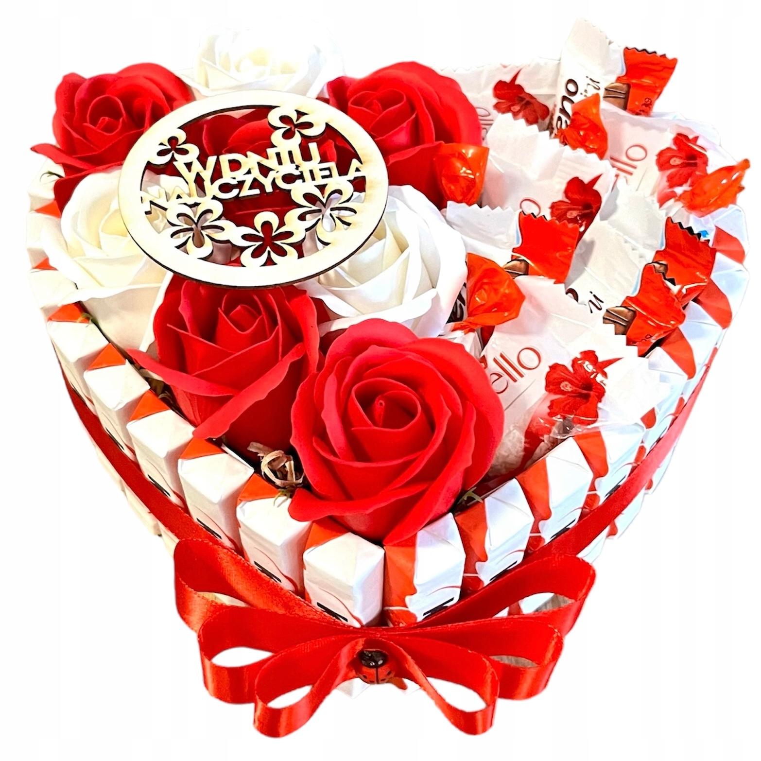 Tort Kinder z Różami mydlanymi na Dzień Nauczyciela napis