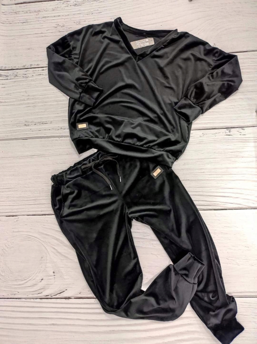 WELUROWY MIĘCIUTKI DRES dekolt V-neck r42 Rozmiar 42