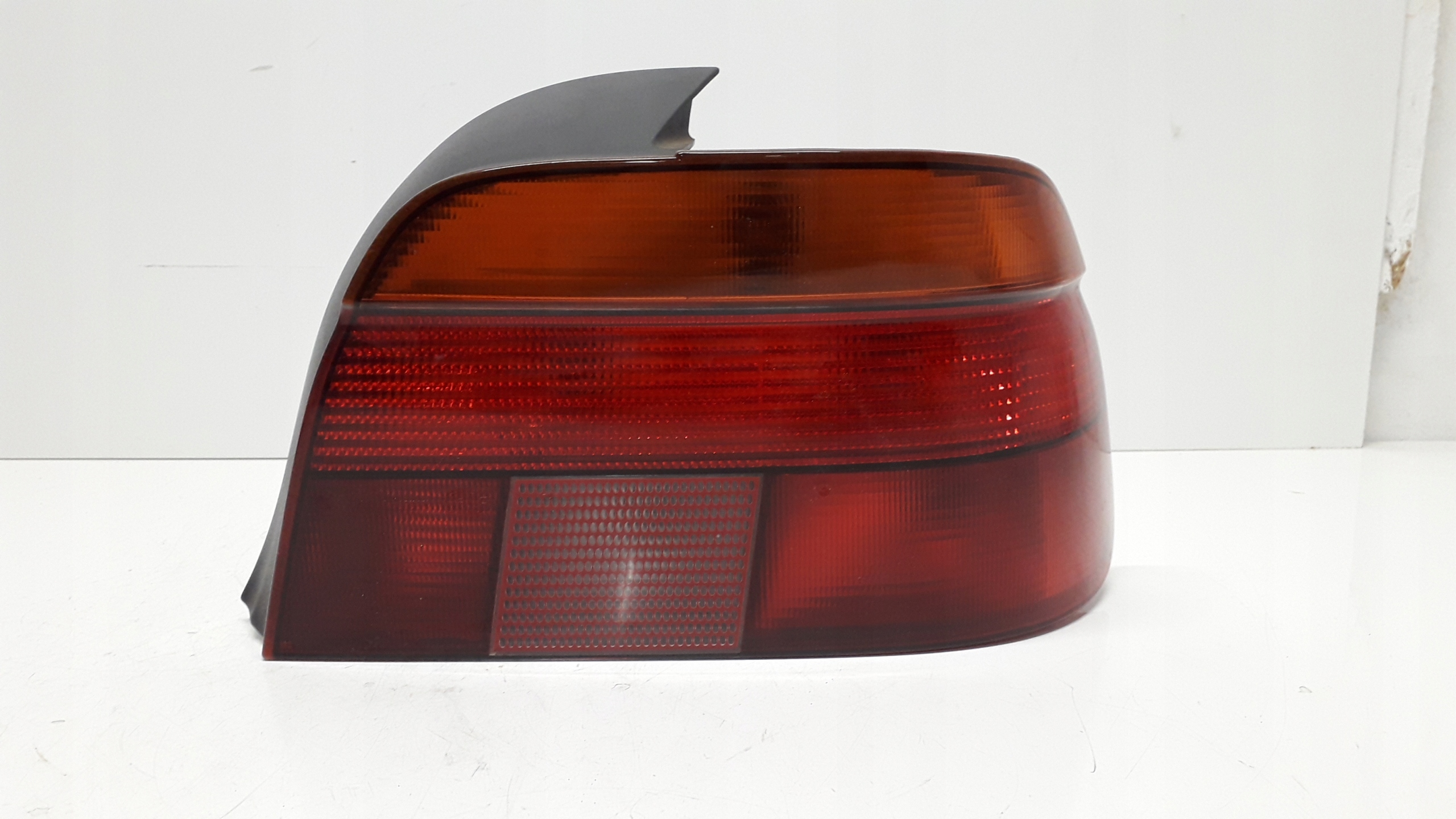 BMW 5 E39 4D SEDAN 95-00 LAMPA PRAWA TYLNA