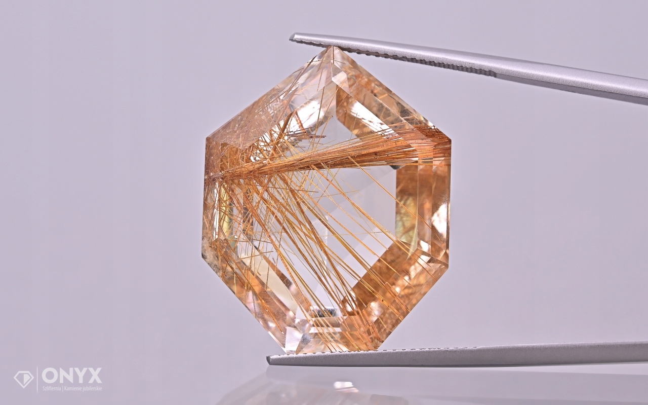 Křemen s rutilem fazetovaný nepravidelný 29x22,5 mm