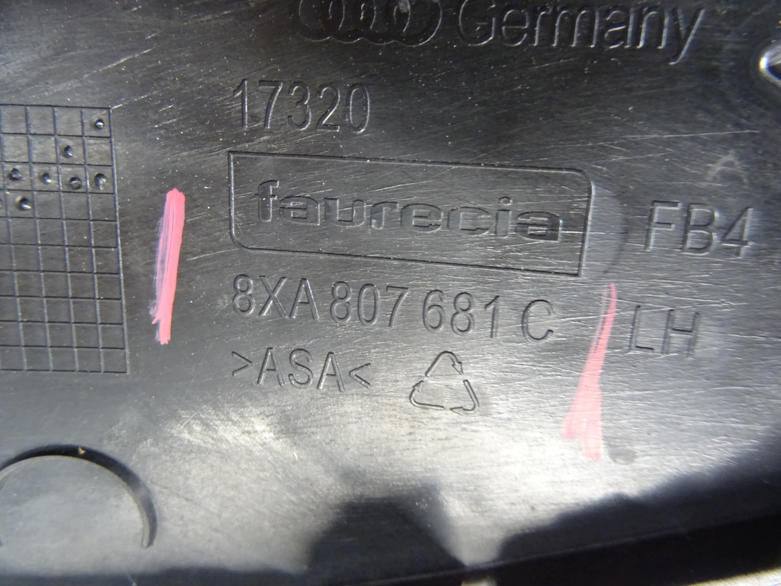 grid of a bumper left front AUDI A1 S-LINE LIFT 8XA807681C