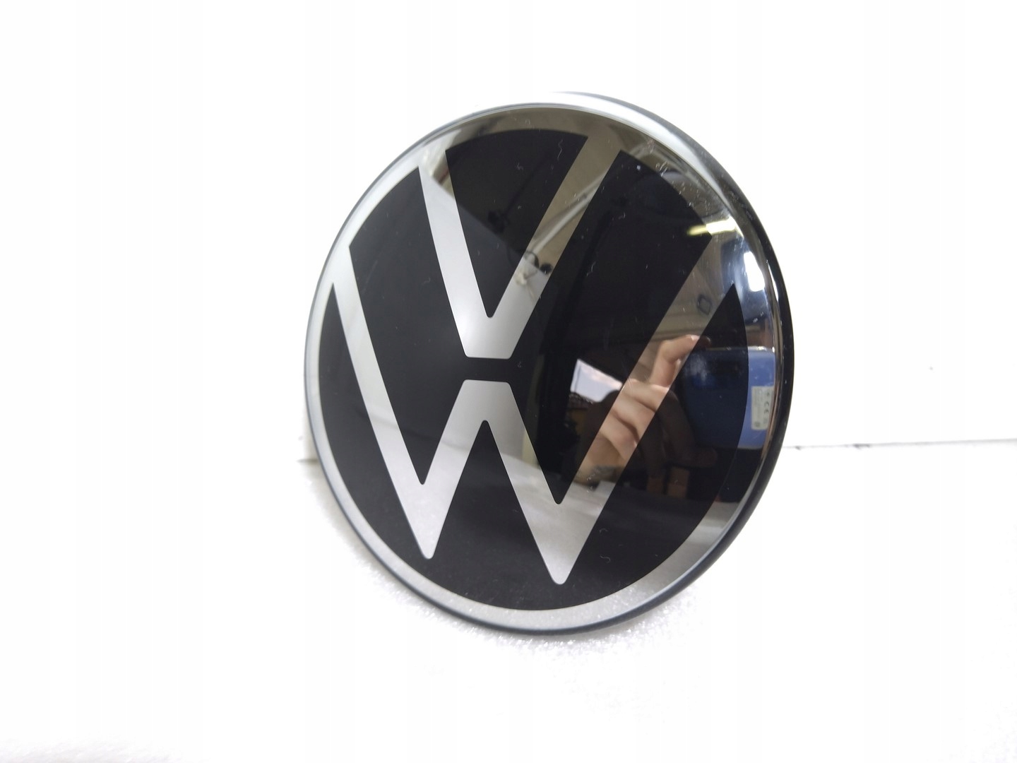 5H0853601N ZNACZEK LOGO EMBLEMAT GRILLA POD RADAR VW GOLF VIII 2020+ Marka Volkswagen
