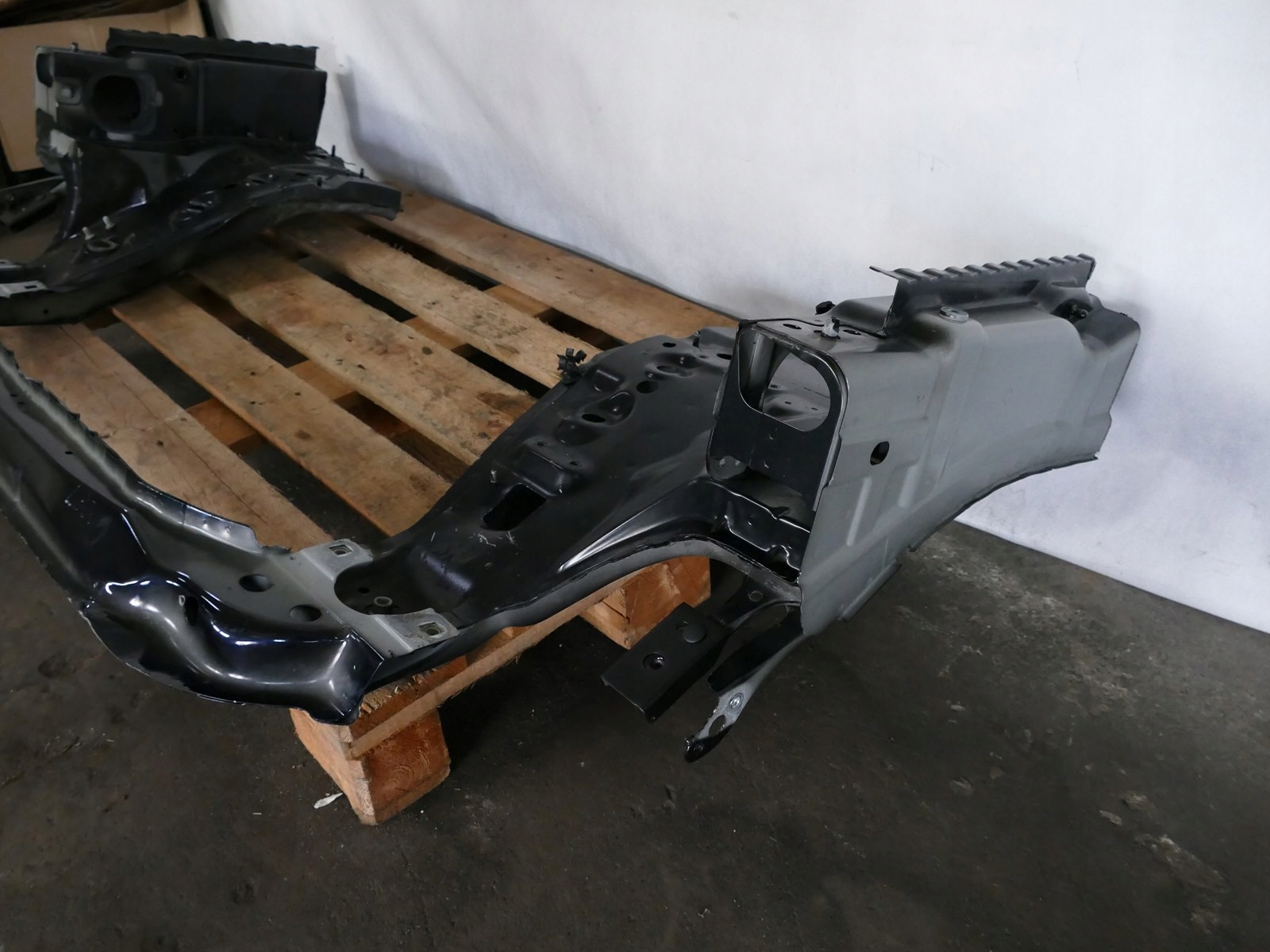 RANGE ROVER SPORT L320 pillar sider front PODLUZNICE CZOLOWKA