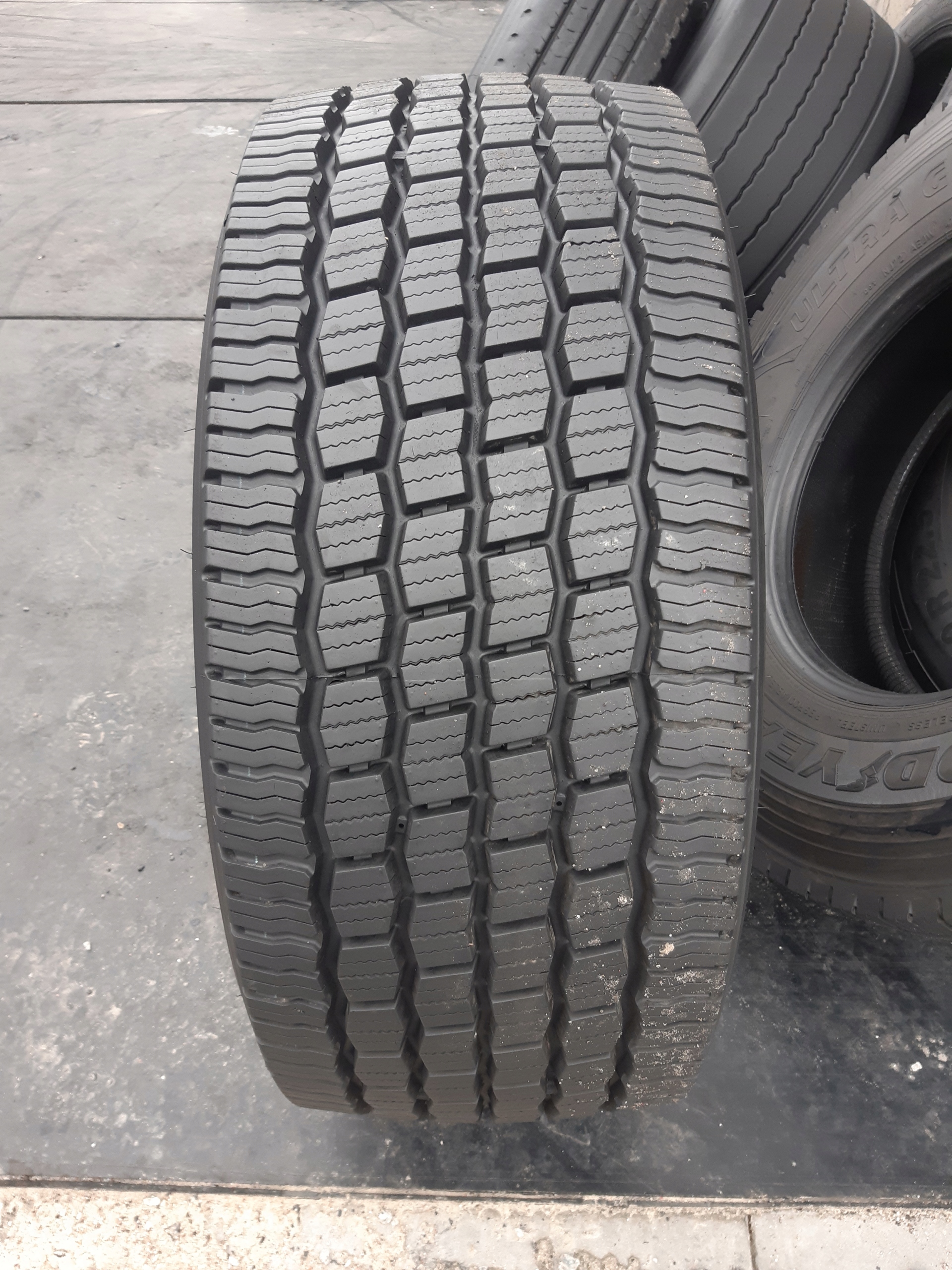 385/55R22.5 Hankook AW02 przód