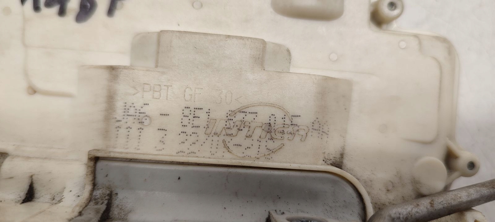 lock front front left Audi A4 B7 2,7 TDI