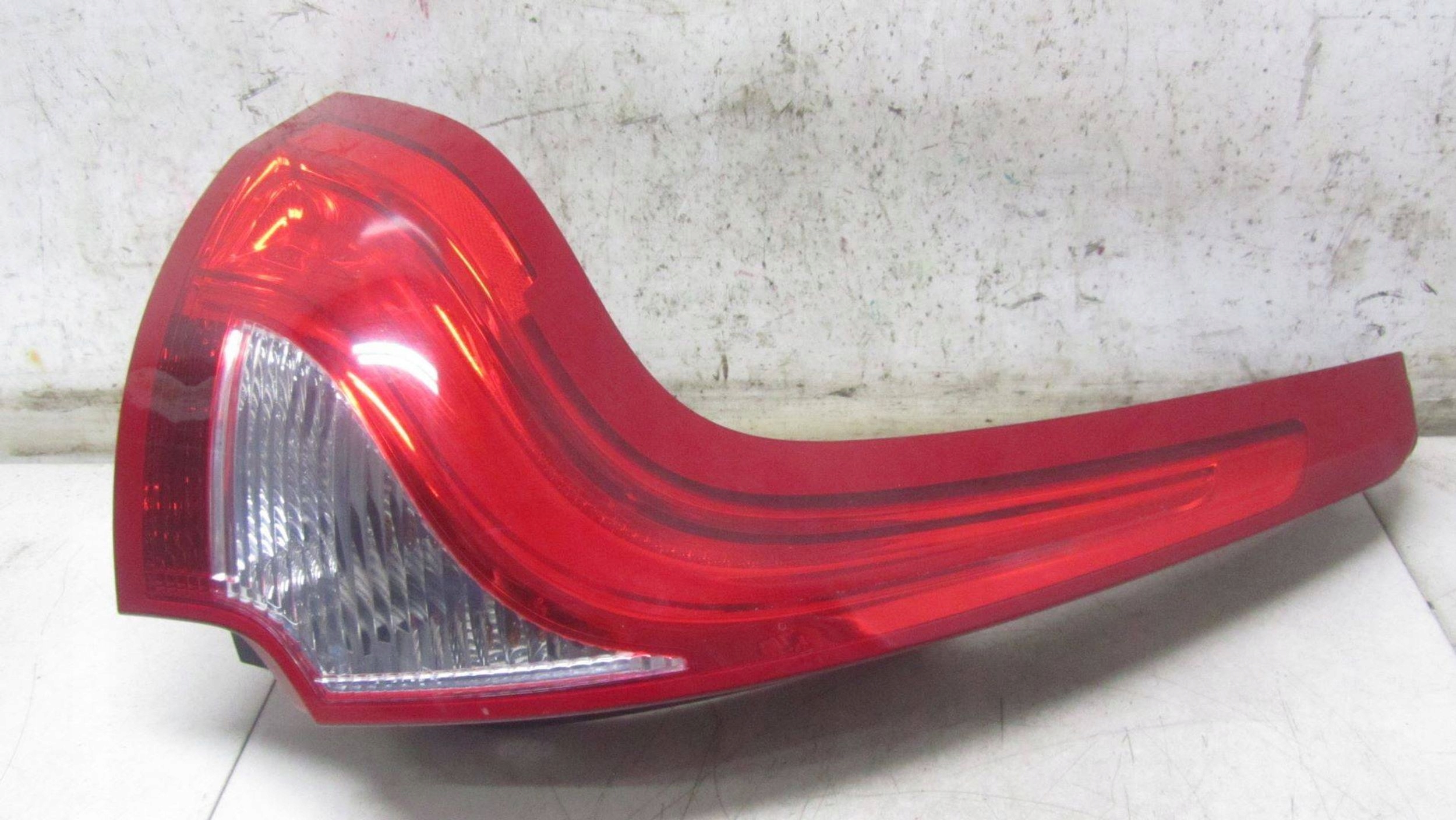 VOLVO XC60 LAMPA LEWA TYŁ TYLNA 08-13