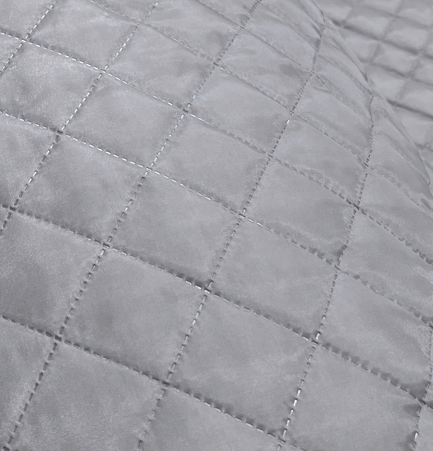 120gr 50 bm Šedá prošívaná podšívka s kosočtverci 5x5 na oděvním návleku