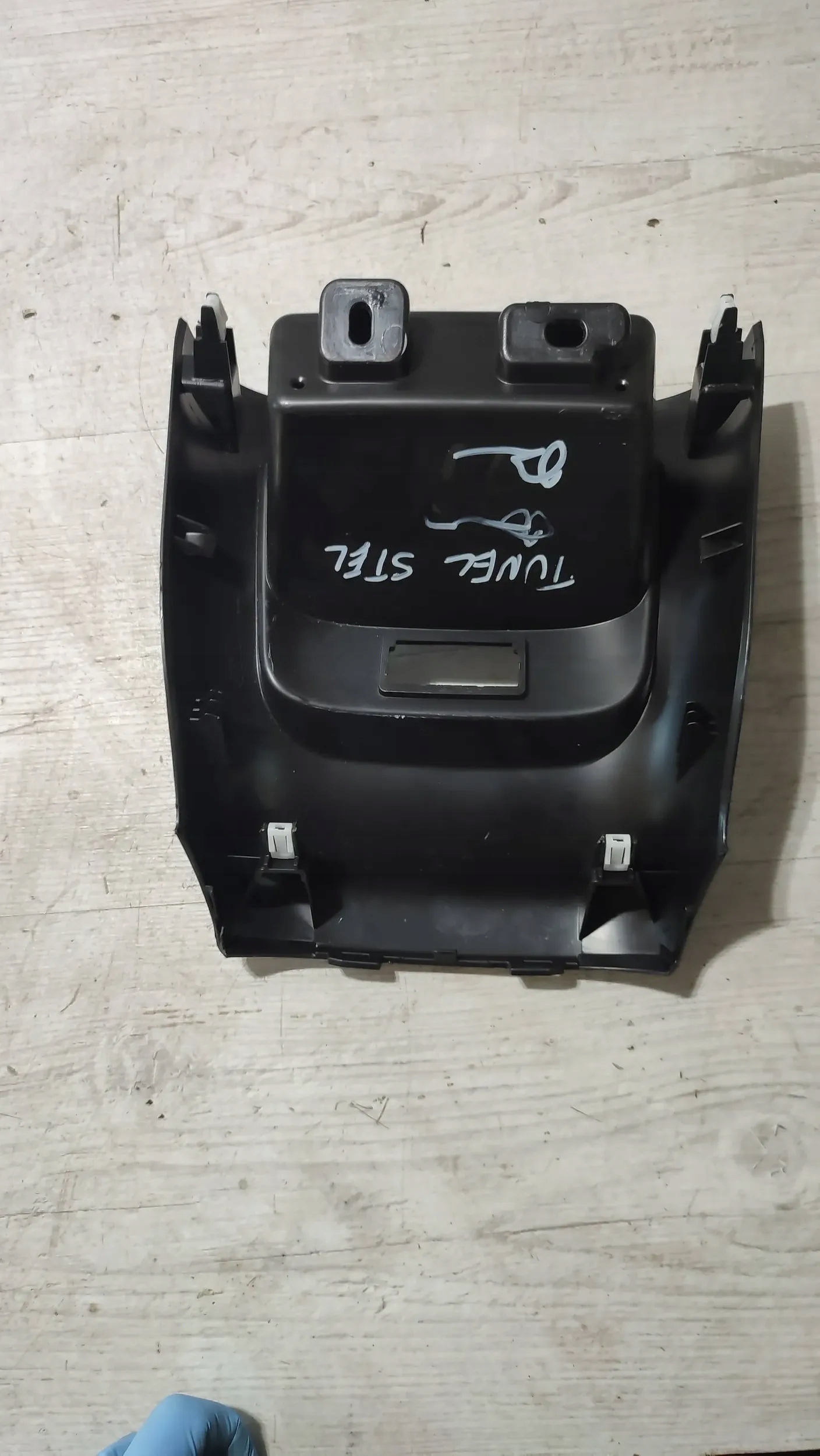 Alfa Romeo Stelvio 2021 passenger compartment tunelu srodkowego