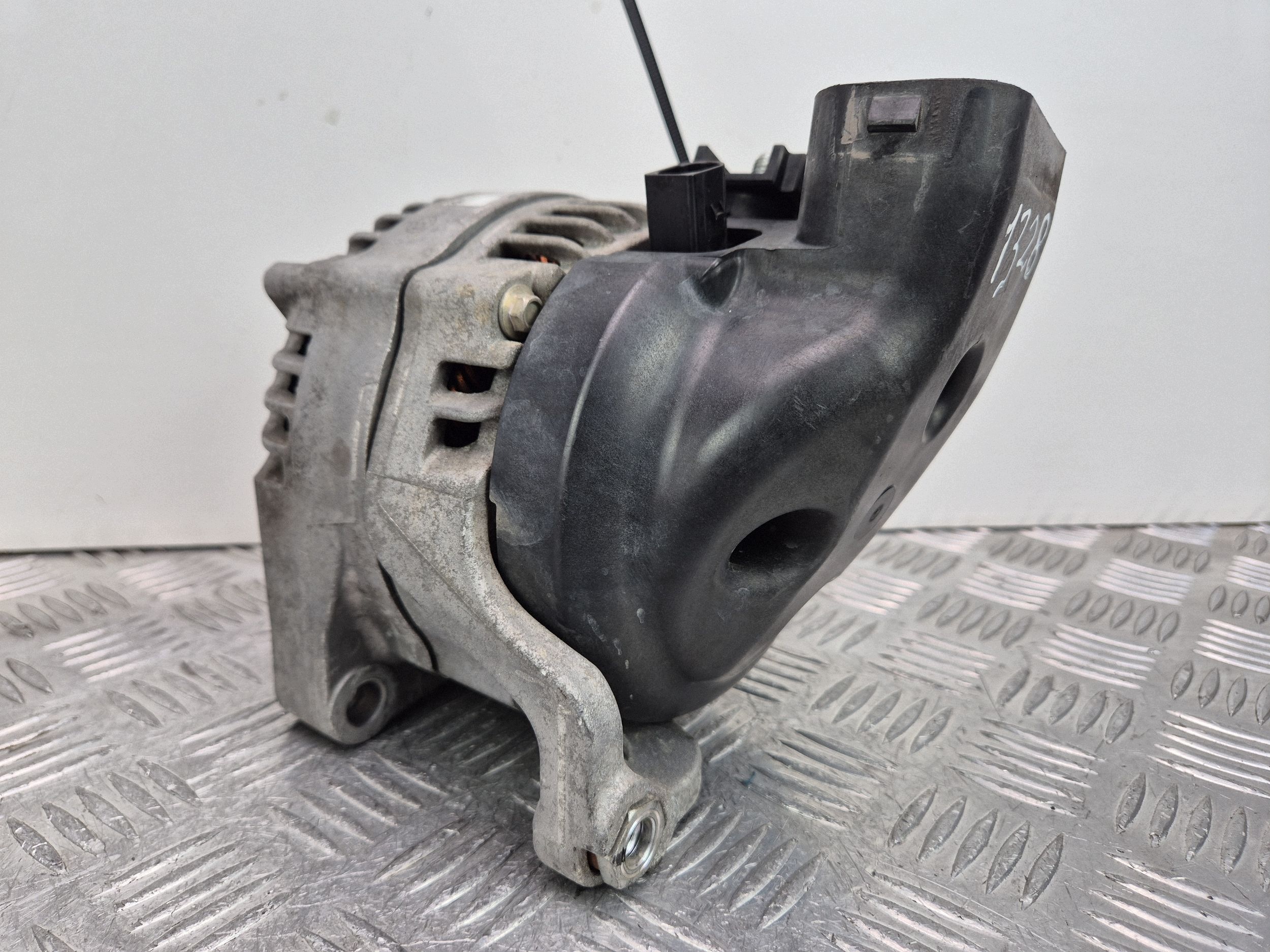 BMW 1 F20 F21 120i lichtmaschine 7605060 N13B16A