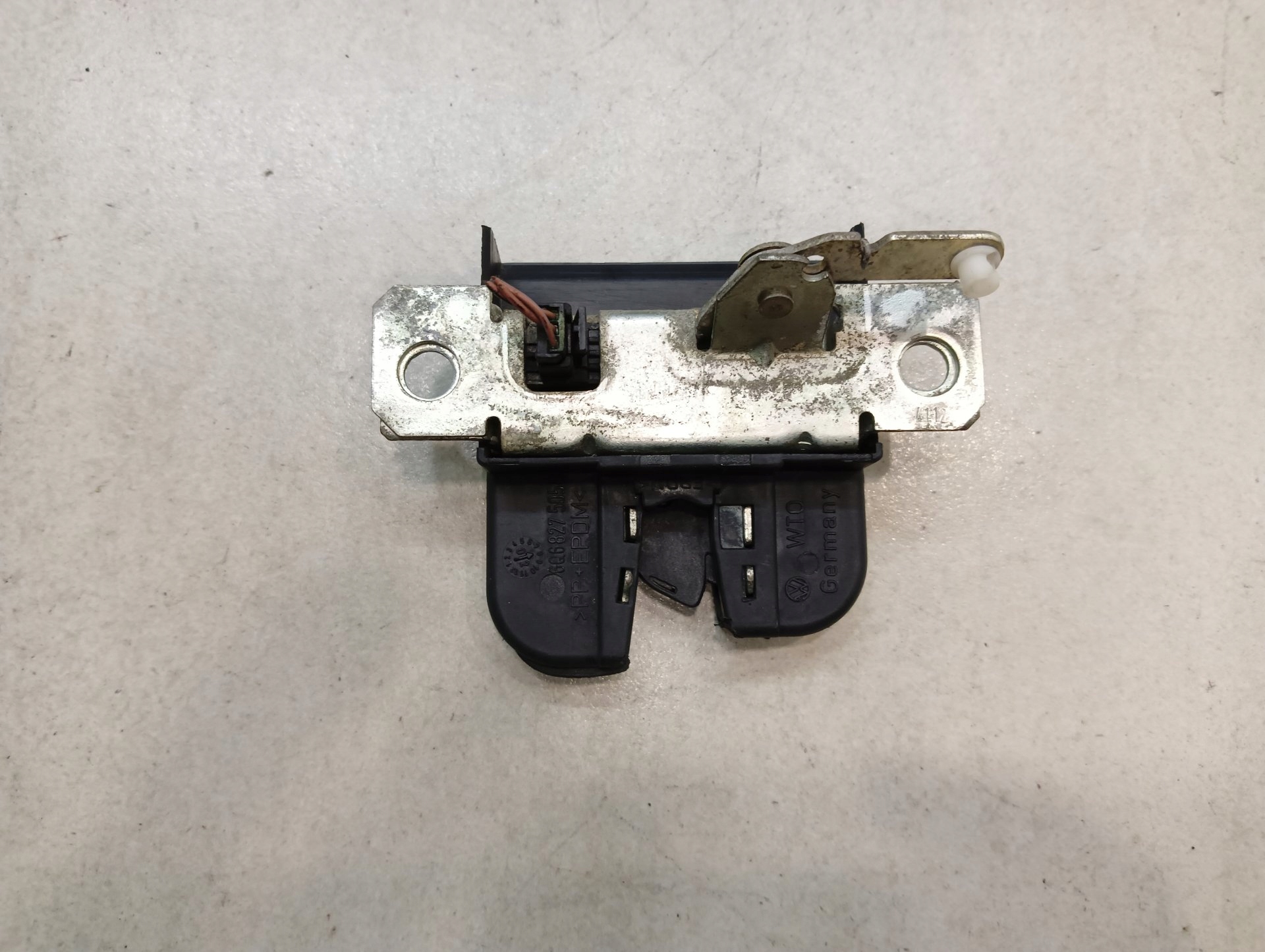 lock bonnet boot VW POLO IV 1.2 6Q6827505B