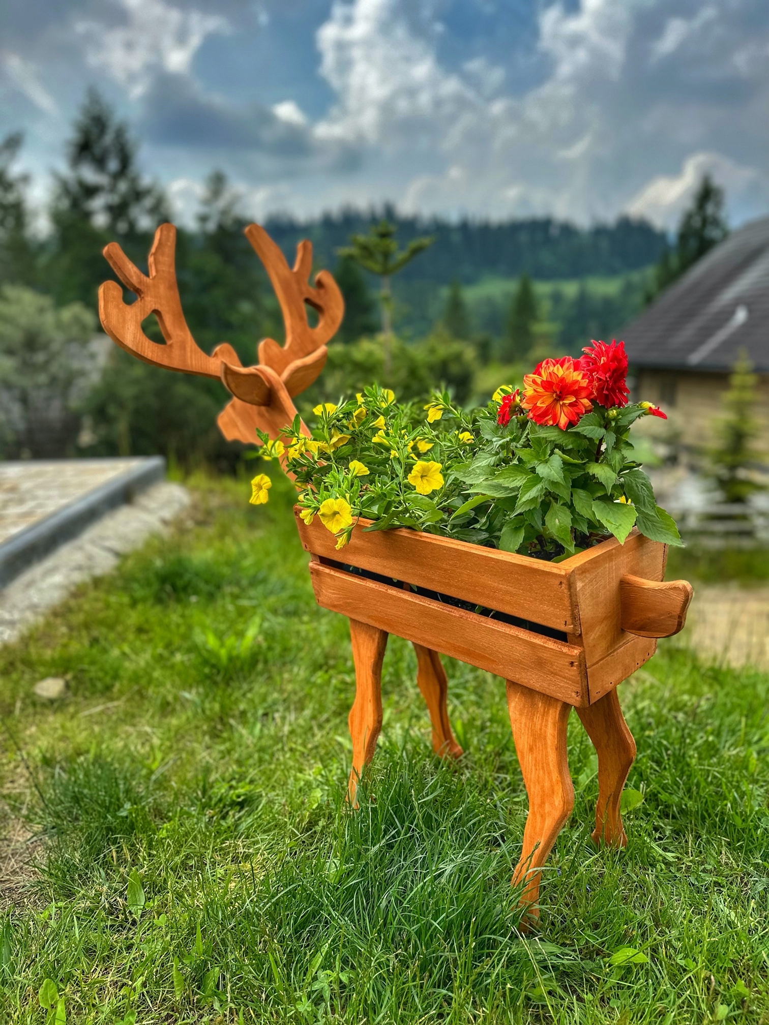 Kwietnik drewniany na prezent stojący do domu donica drewniana JELEŃ tik Typ wolnostojący