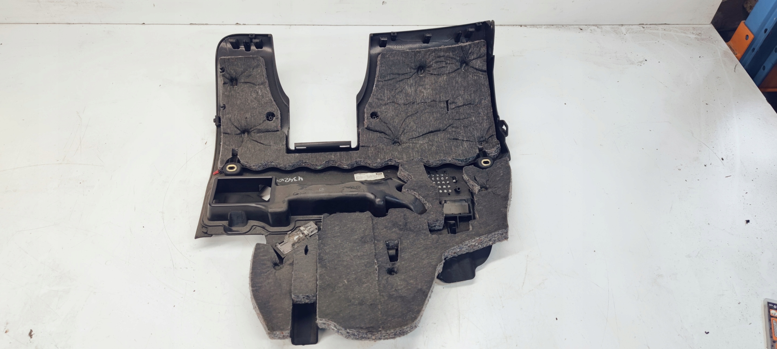 cover below steering wheel, SZTYCE AUDI A6 C6 4F1863075H