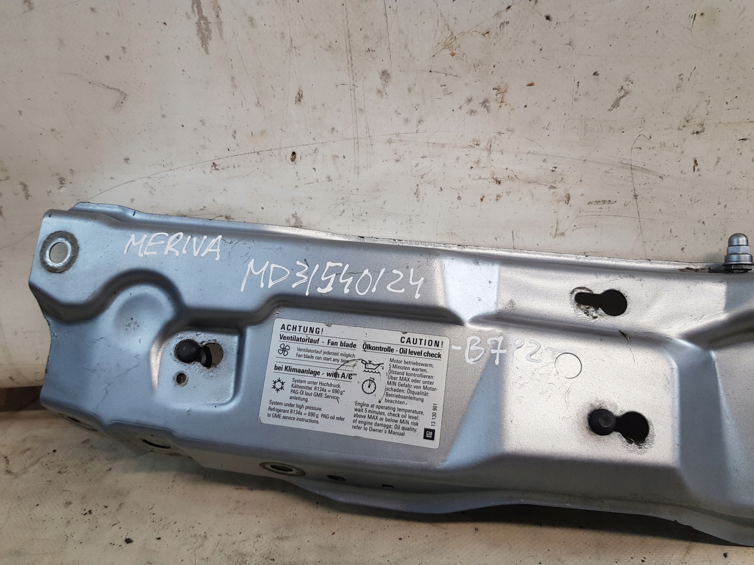 Opel MERIVA OE 93301874 držák stěny předního