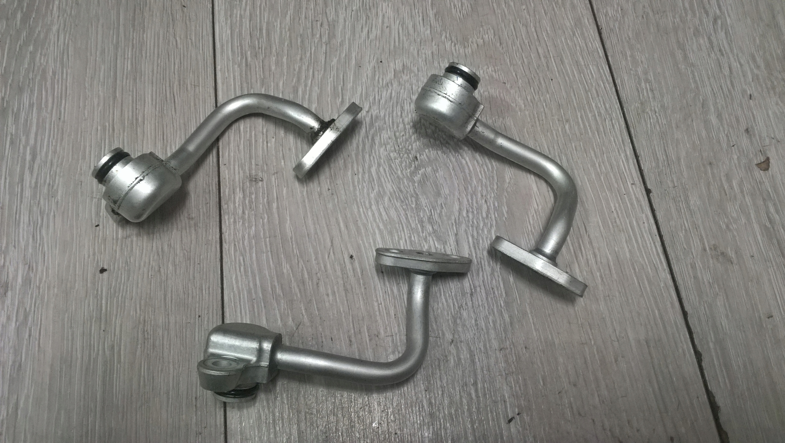 2CR-13405-00 - YAMAHA mt10 R1 труба шланг масляний шланг RN32 RN49