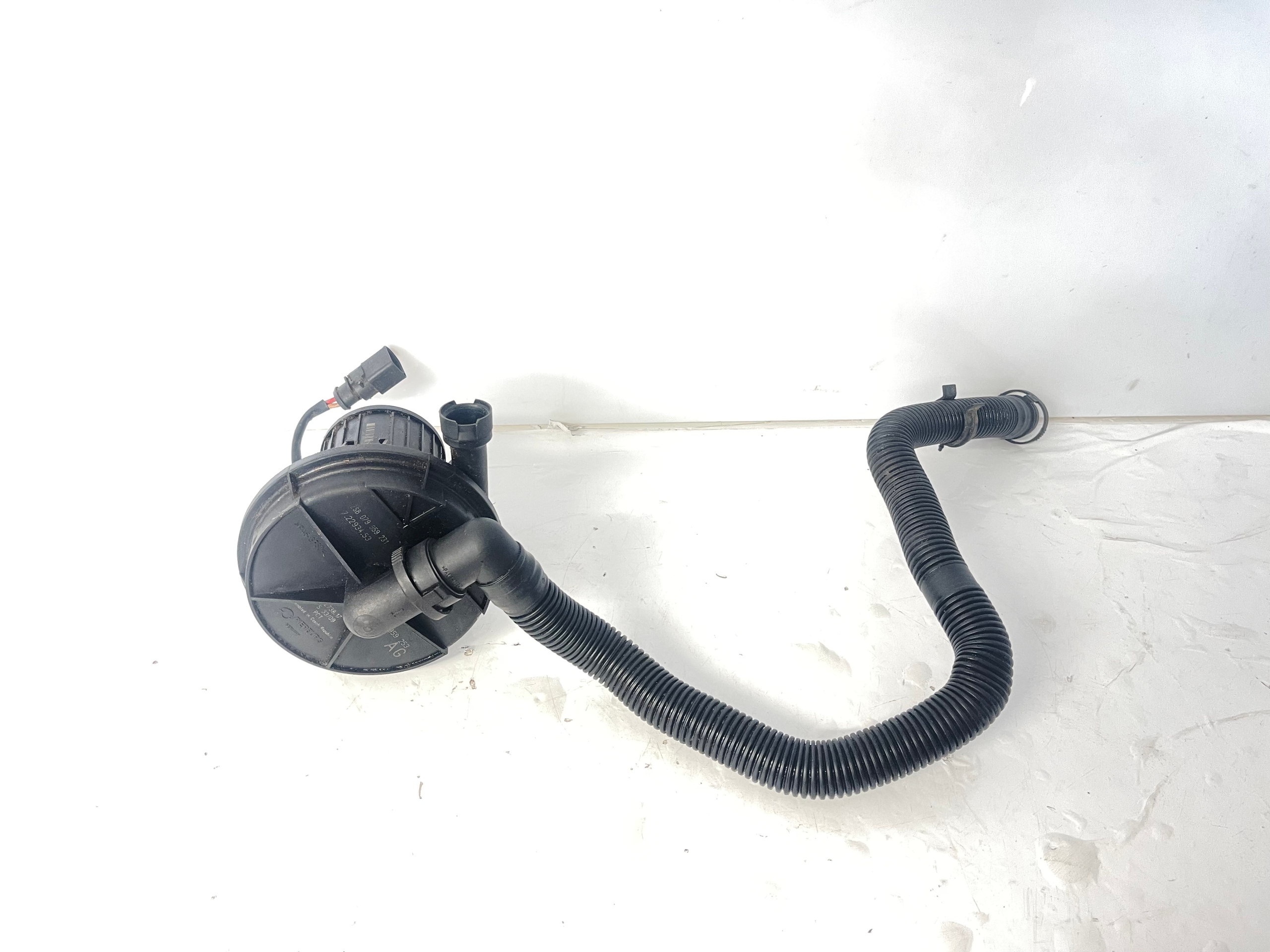 Pumpe luft WTORNEGO AUDI S5 8T 4.2 079959253
