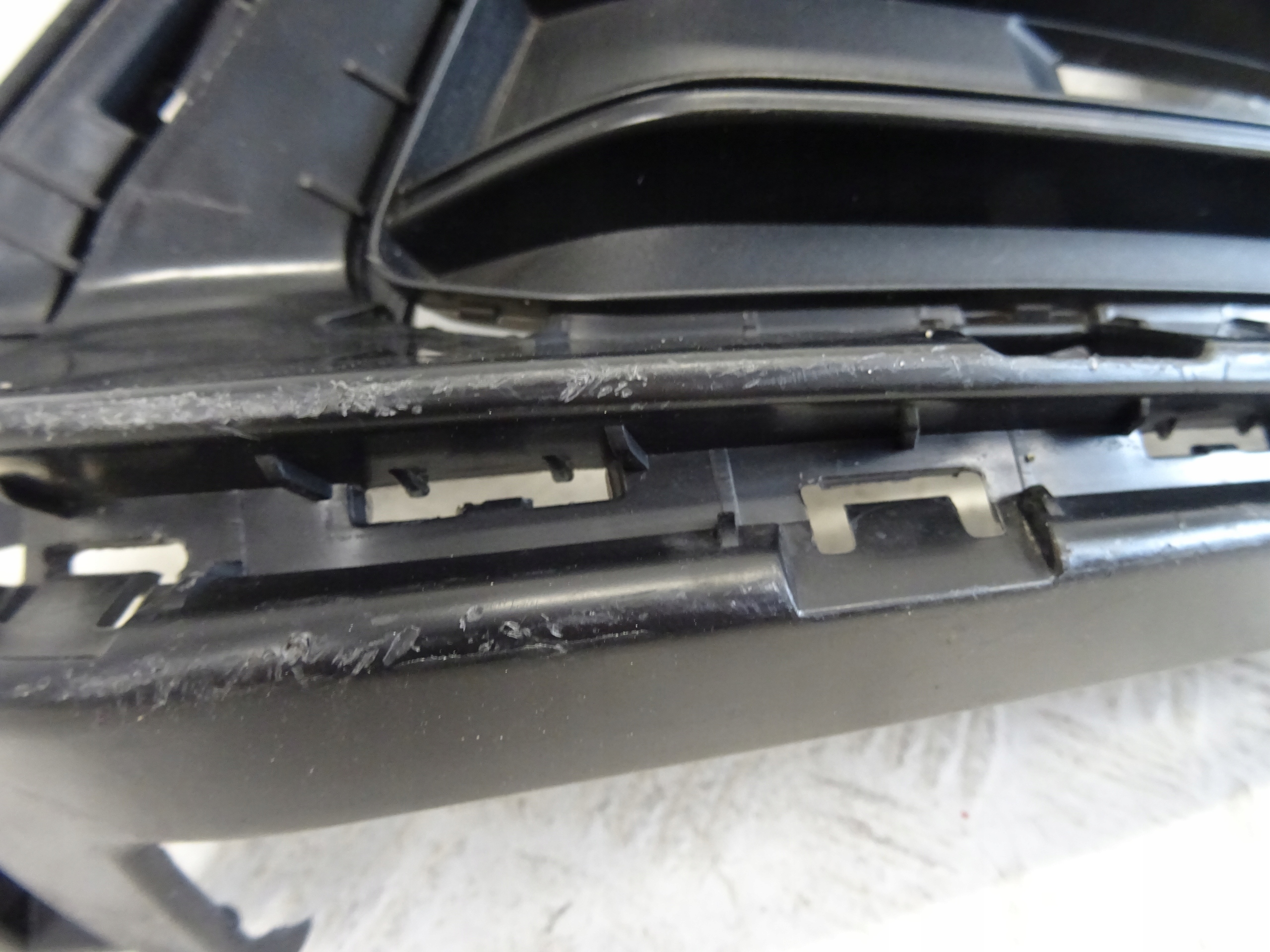 grid of a bumper front front left KIA SPORTAGE V 86563-R2010