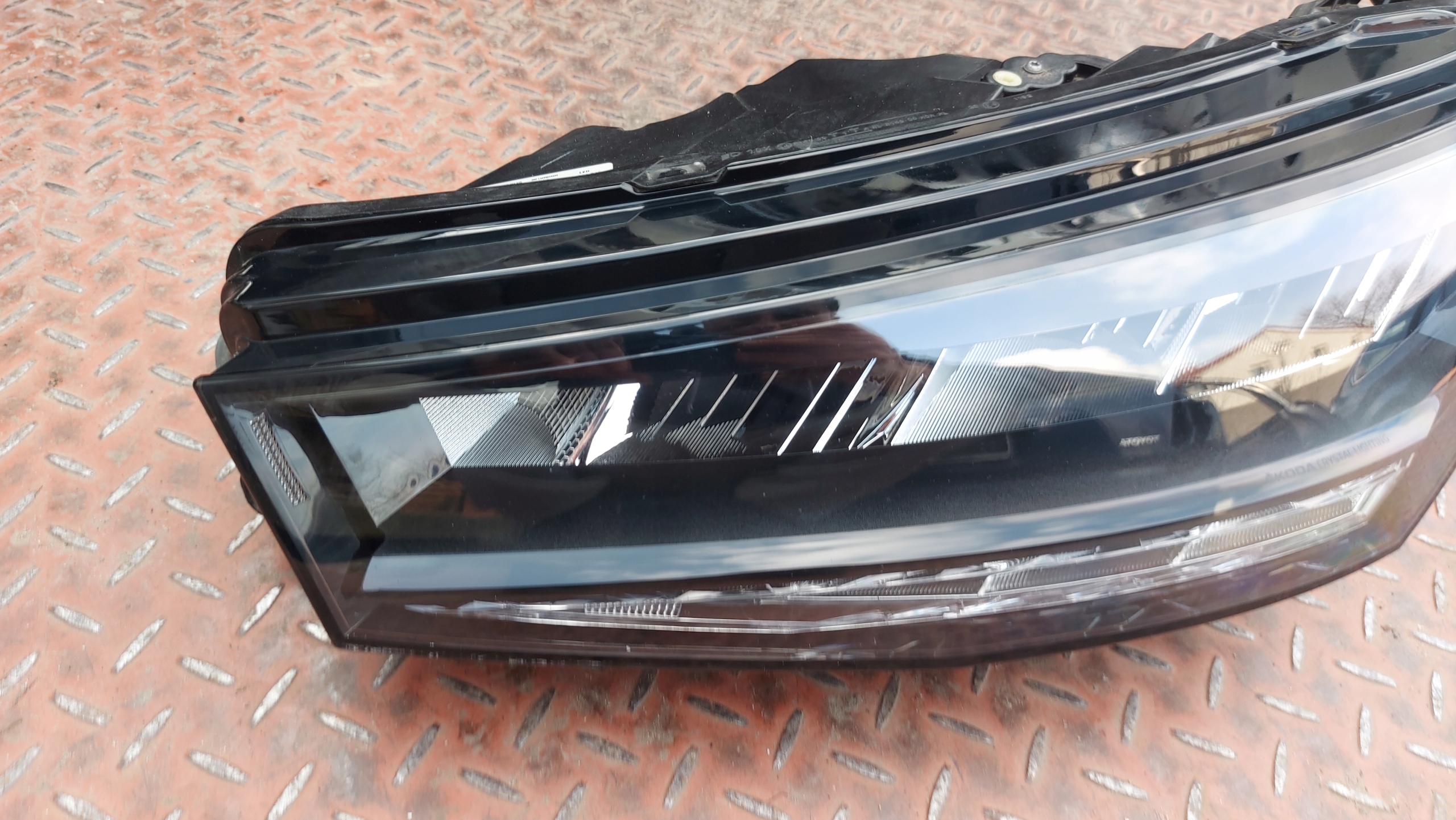 REFLEKTOR světlo levá levý předek SKODA FABIA IV