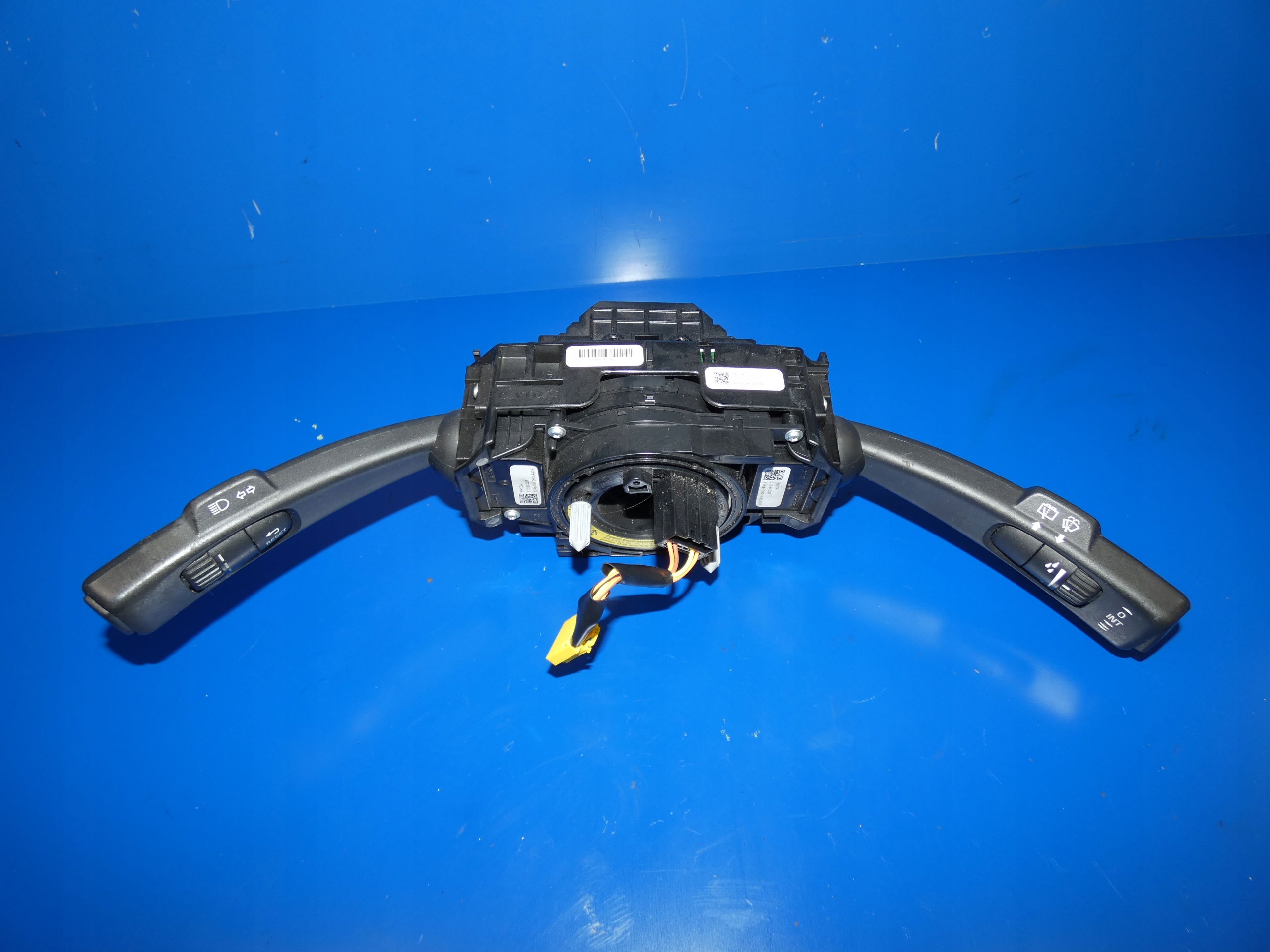 VOLVO V40 II 12- steering wheel levers and controls ring