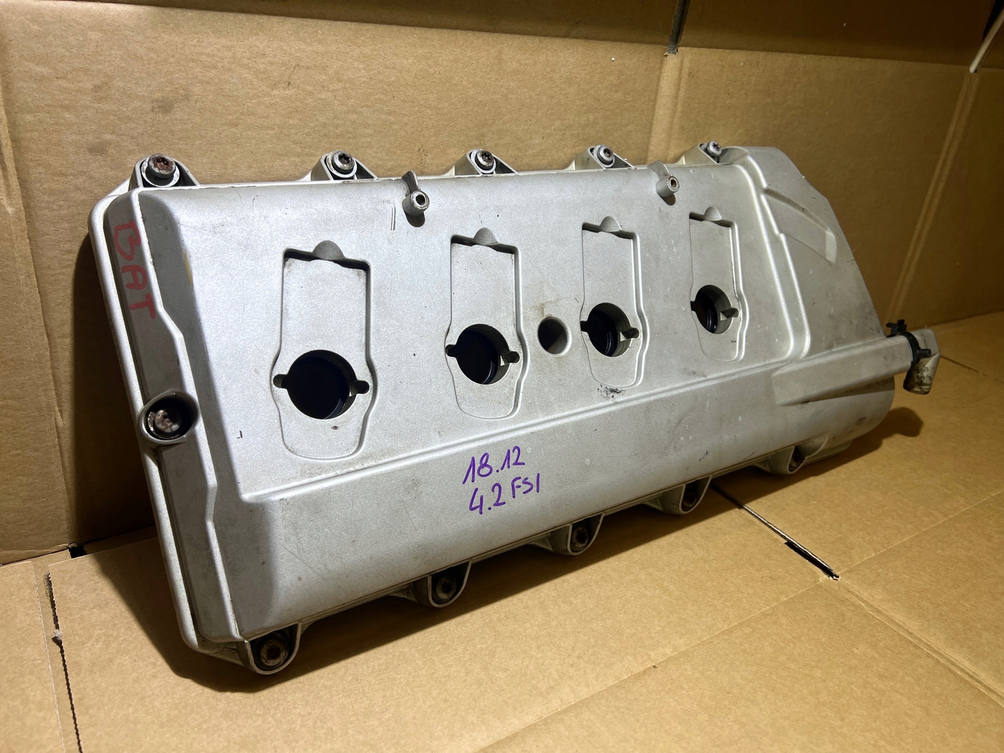 AUDI 4.2 V8 FSI BAT Abdeckung der Ventile 079103476AC