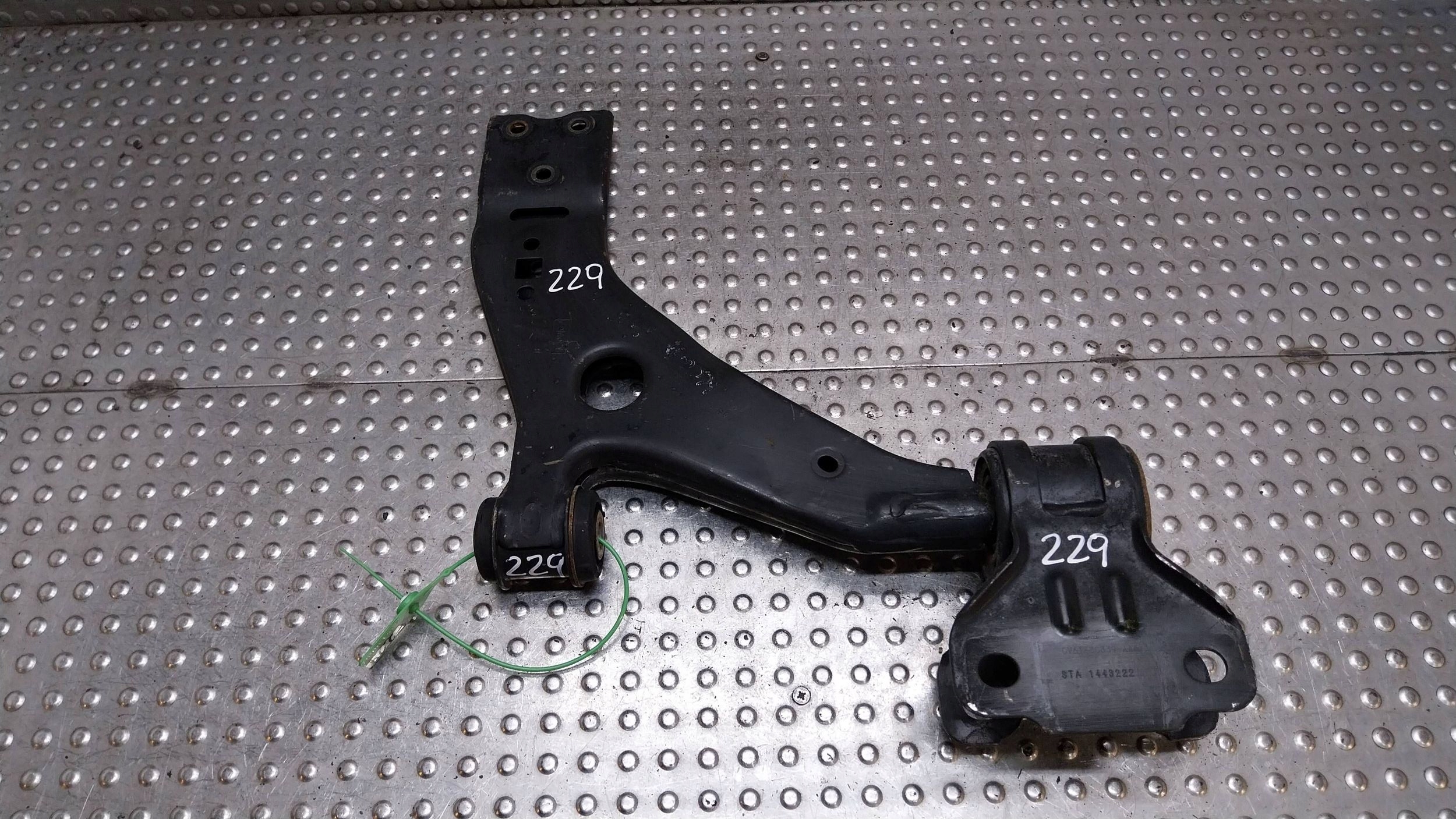 arm right front CV61-3C339-AAA FORD KUGA MK2 LIFT