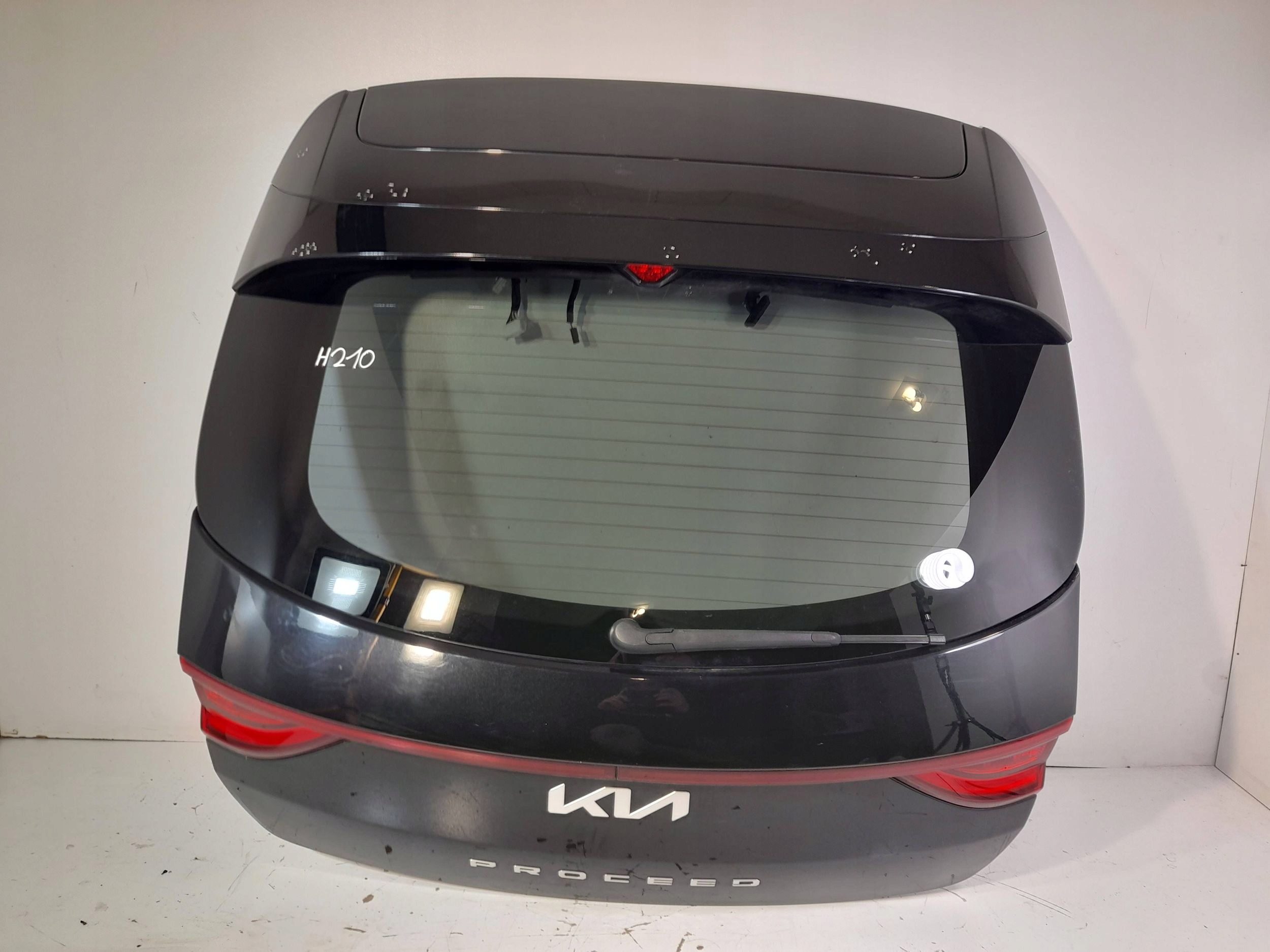 Kia Pro Ceed III trunk door boot (H210)