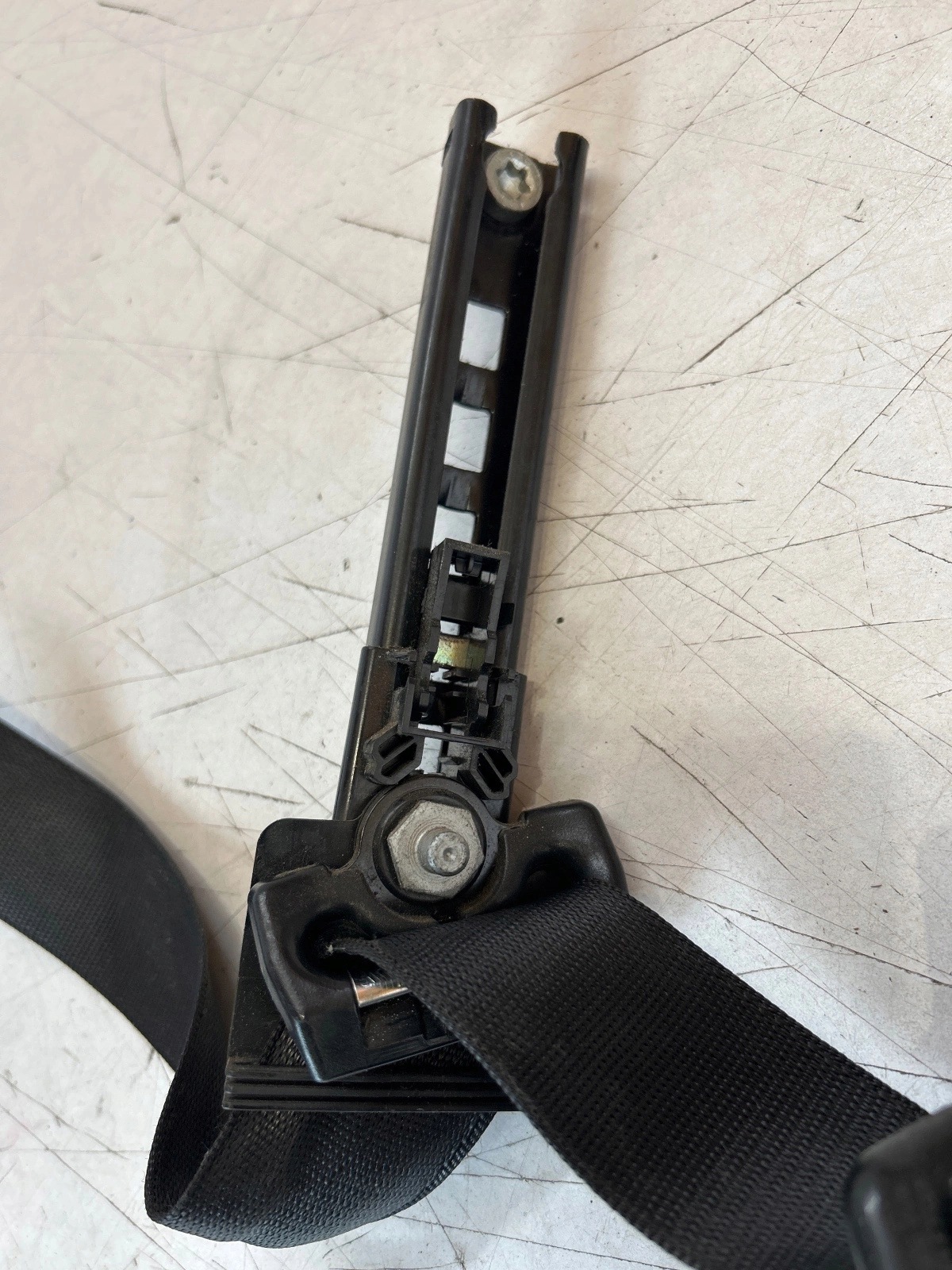tension belt safety front front left Mercedes Sprinter W906 Lift 3-T