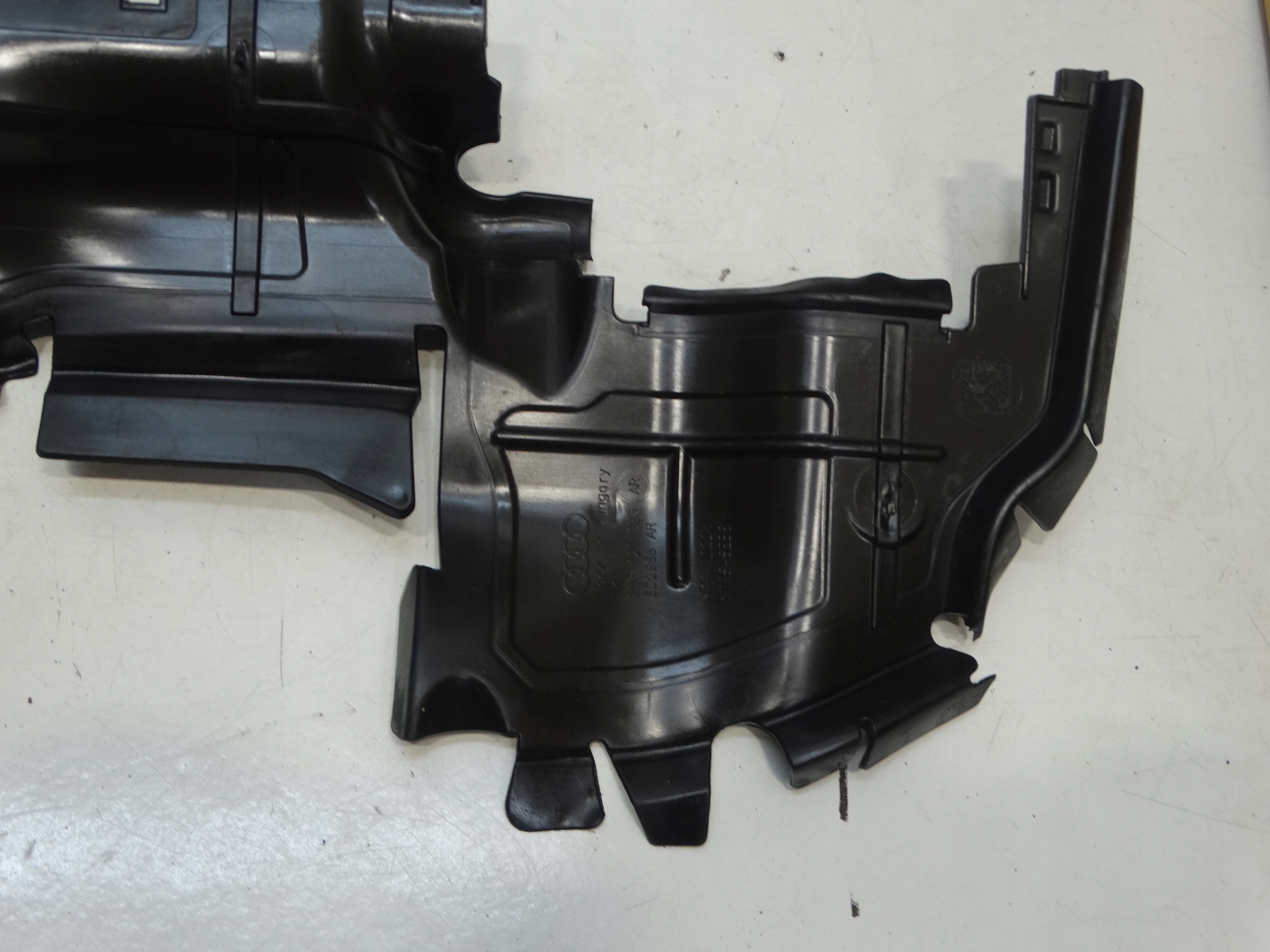 steering wheel, intake air left front AUDI A5 II 2016-2024R. 8W6121283AR