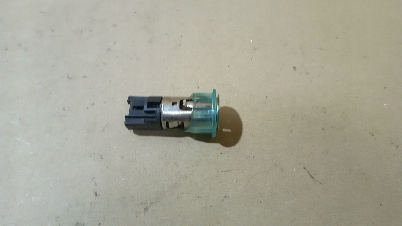 CITROEN BERLINGO PEUGEOT RENAULT GNIAZDO ZAPALNICZKI