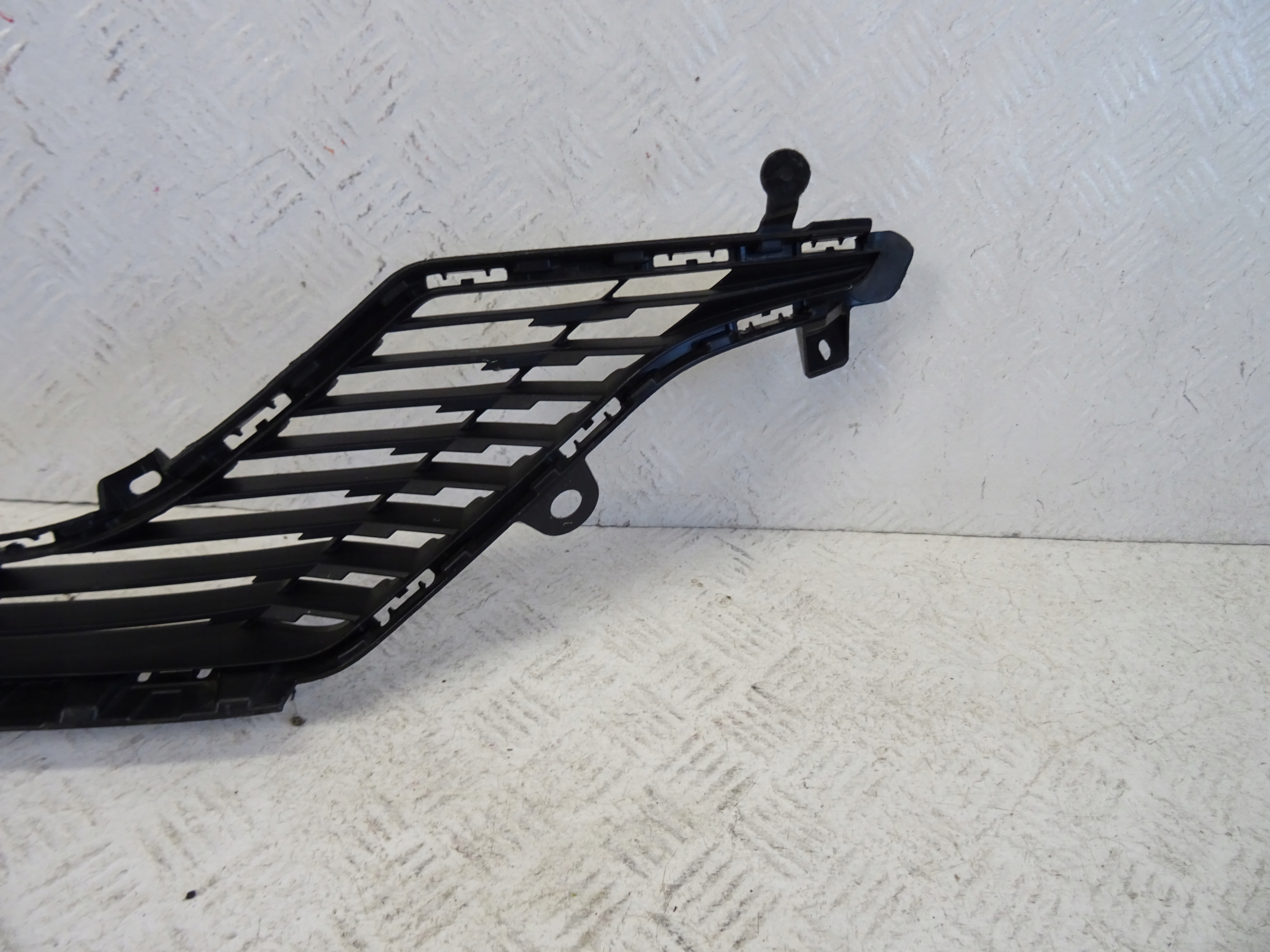 grid central W bumper front PEUGEOT 208 II 2 9823209880