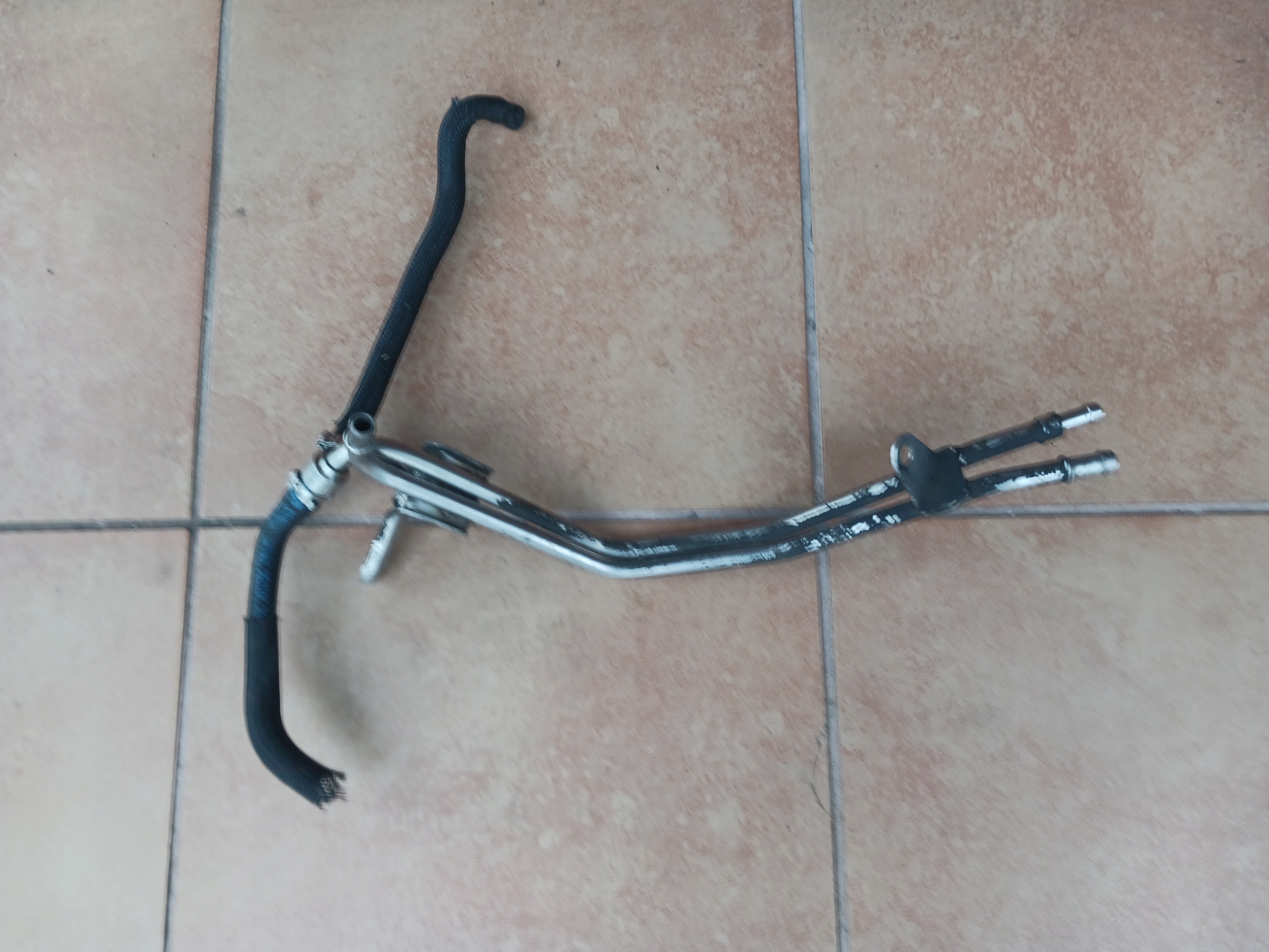 hadice paliva MERCEDES W211 2,2 CDI A6460700432