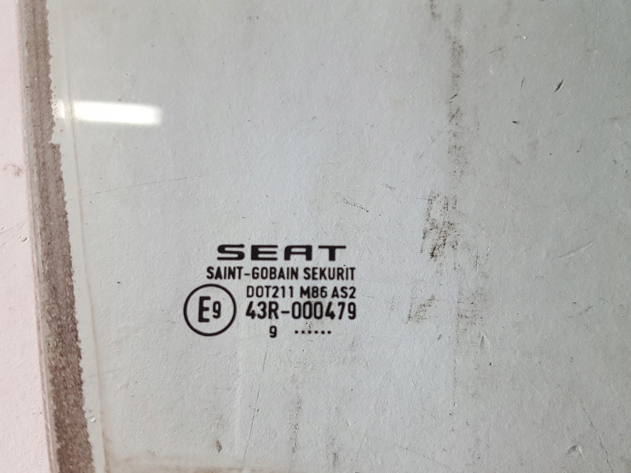 SEAT IBIZA 4 IV 6J 09r SZYBA DRZWI PRAWA PRZÓD 5D Strona zabudowy przód - prawa