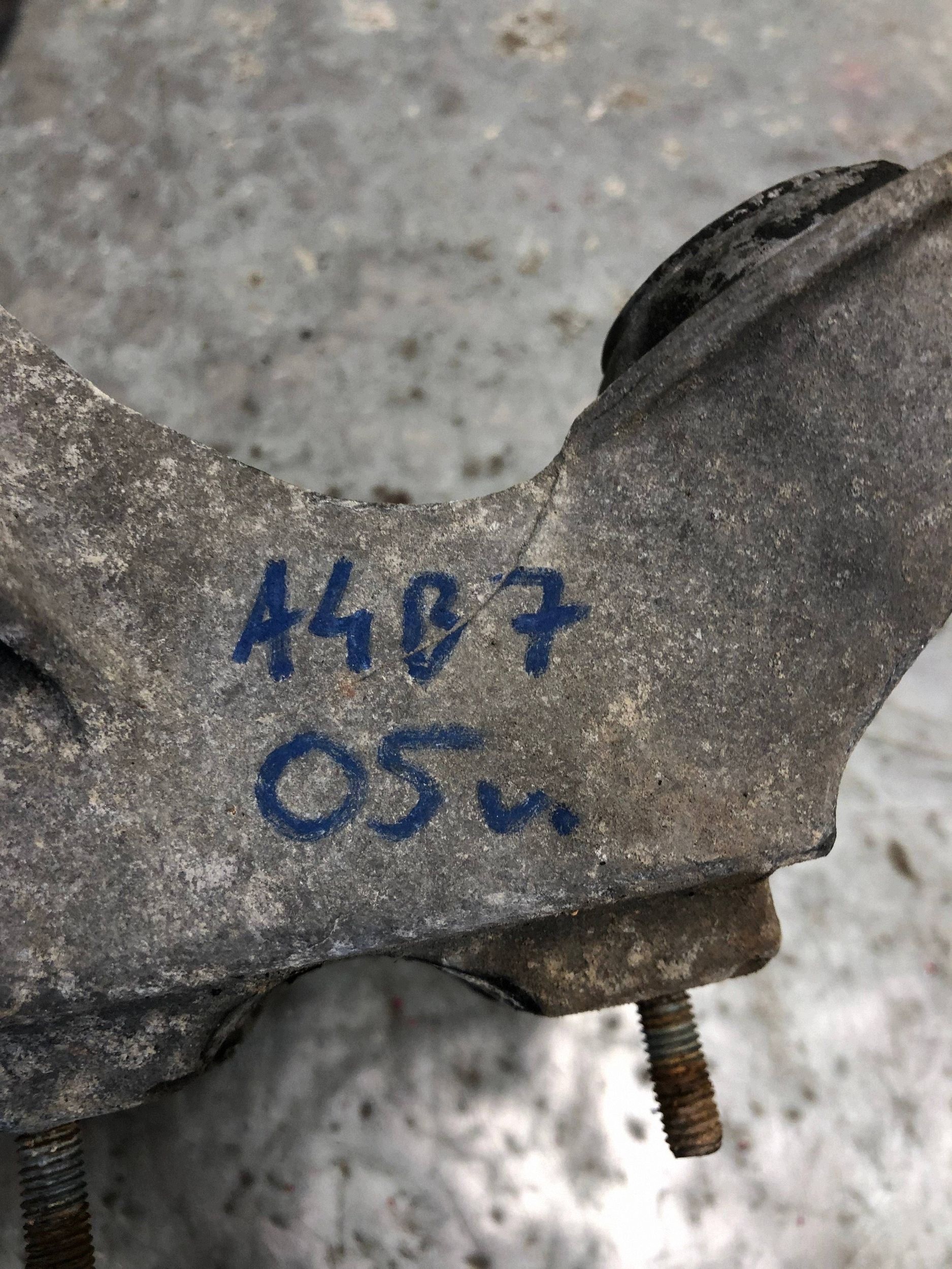 holder engine mount AUDI A4 B7 8E0199351F