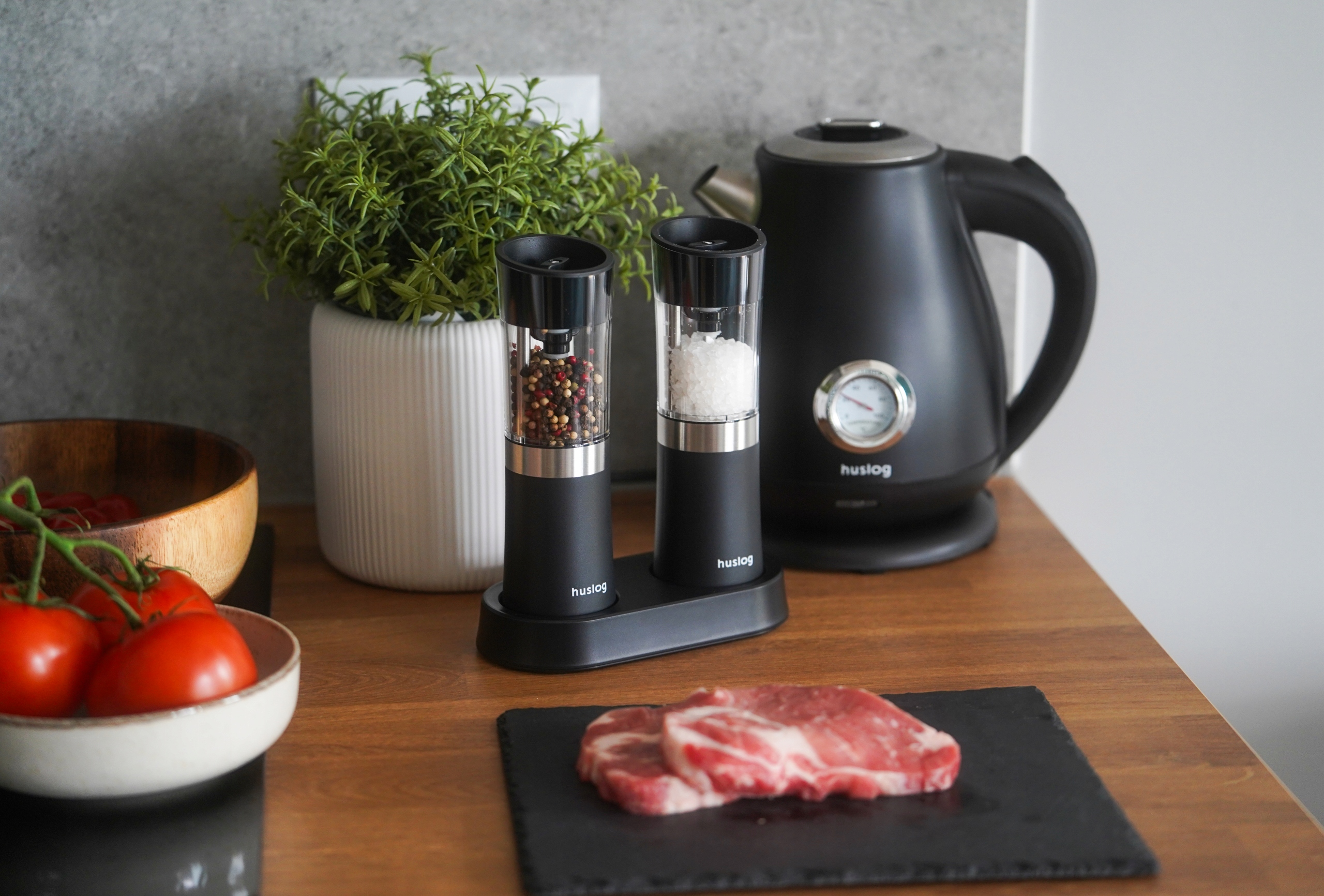 ZESTAW 2x MŁYNEK ELEKTRYCZNY GRAWITACYJNY DO PIEPRZU I SOLI BAZA ŁADUJĄCA Materiał tworzywo sztuczne