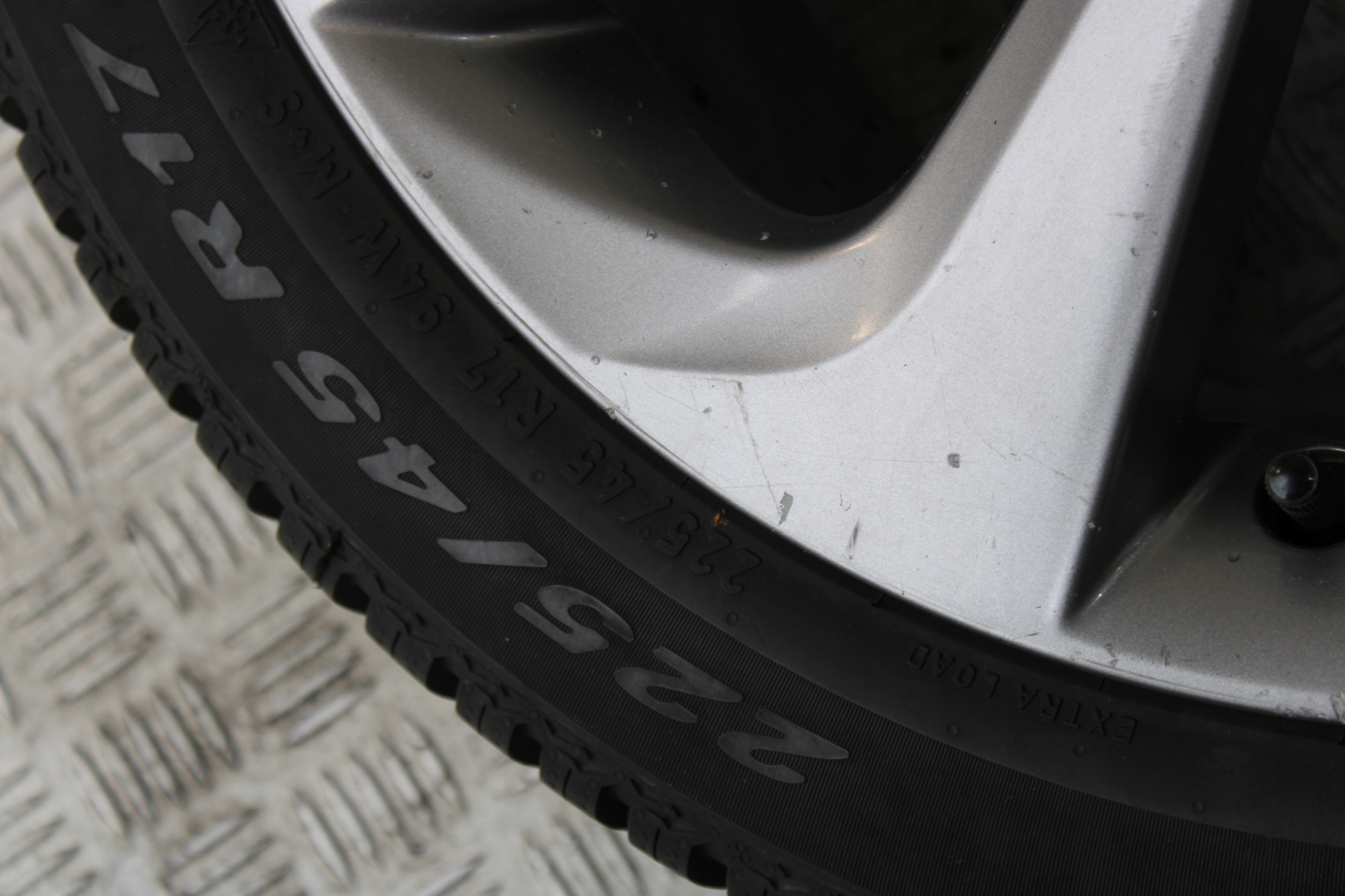wheels discs disc 225/45 R17 TOYOTA AURIS II 2