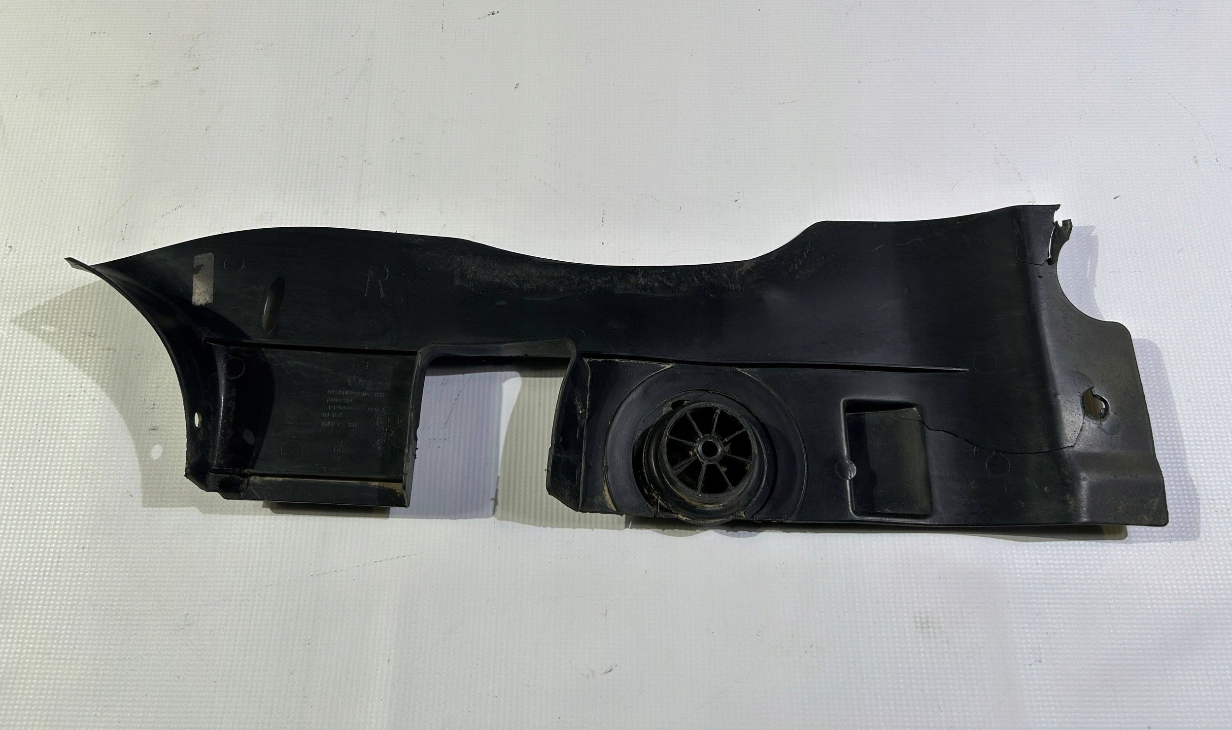 cover side lower chassis cover right Dodge Challenger 2008