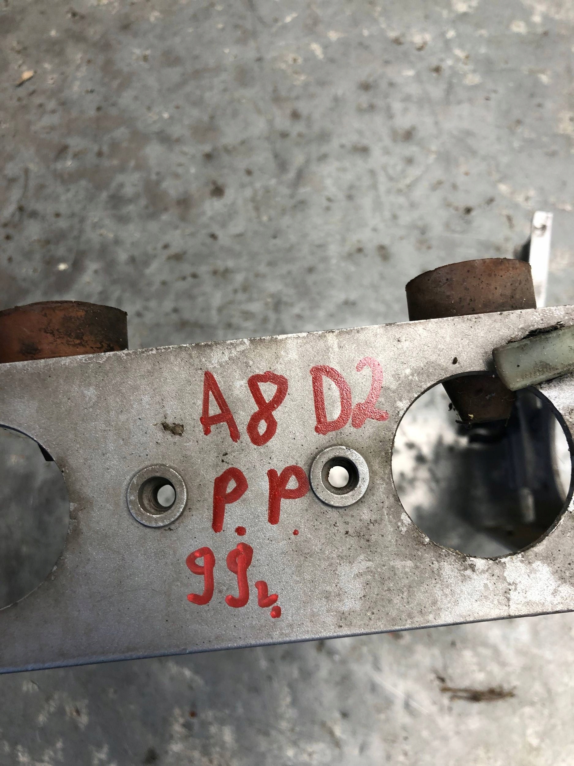 console holder right front AUDI A8 D2 4D0821138