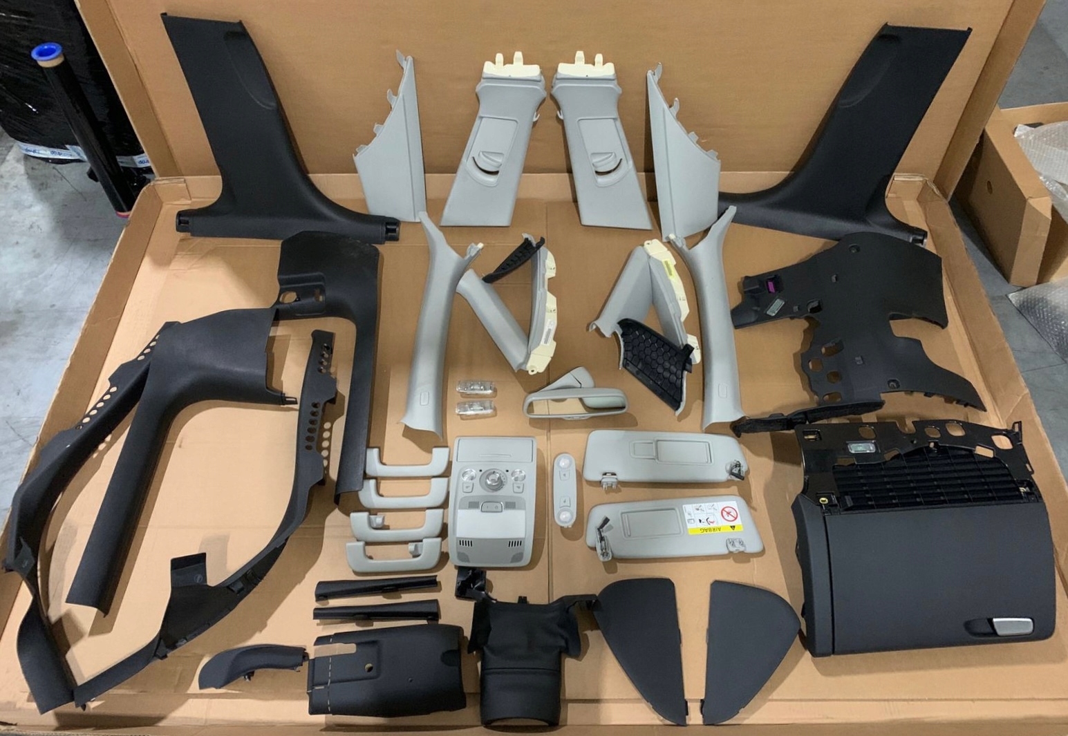 AUDI A4 B8 LIFT 2015 SEDAN SŁUPKI OSŁONY PODSUFITKA RĄCZKI SCHOWEK ZESTAW