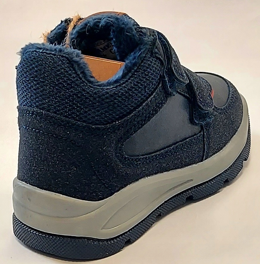 PÓŁBUTY TRZEWIKI LEKKO OCIEPLANE R 26 W 17,00 CM Długość wkładki wew. 17 cm